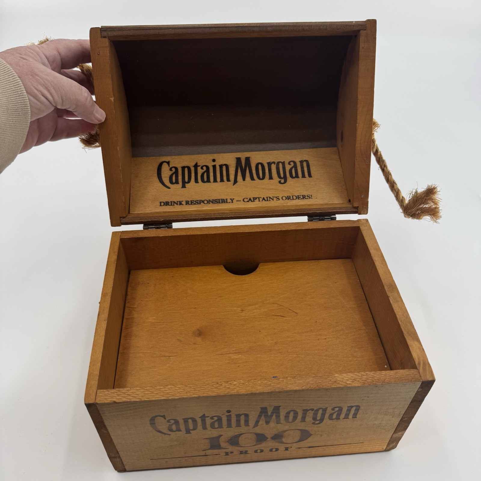 Captain Morgan 100 Proof Wooden Treasure Chest Box Promo Display Chest w Drawer