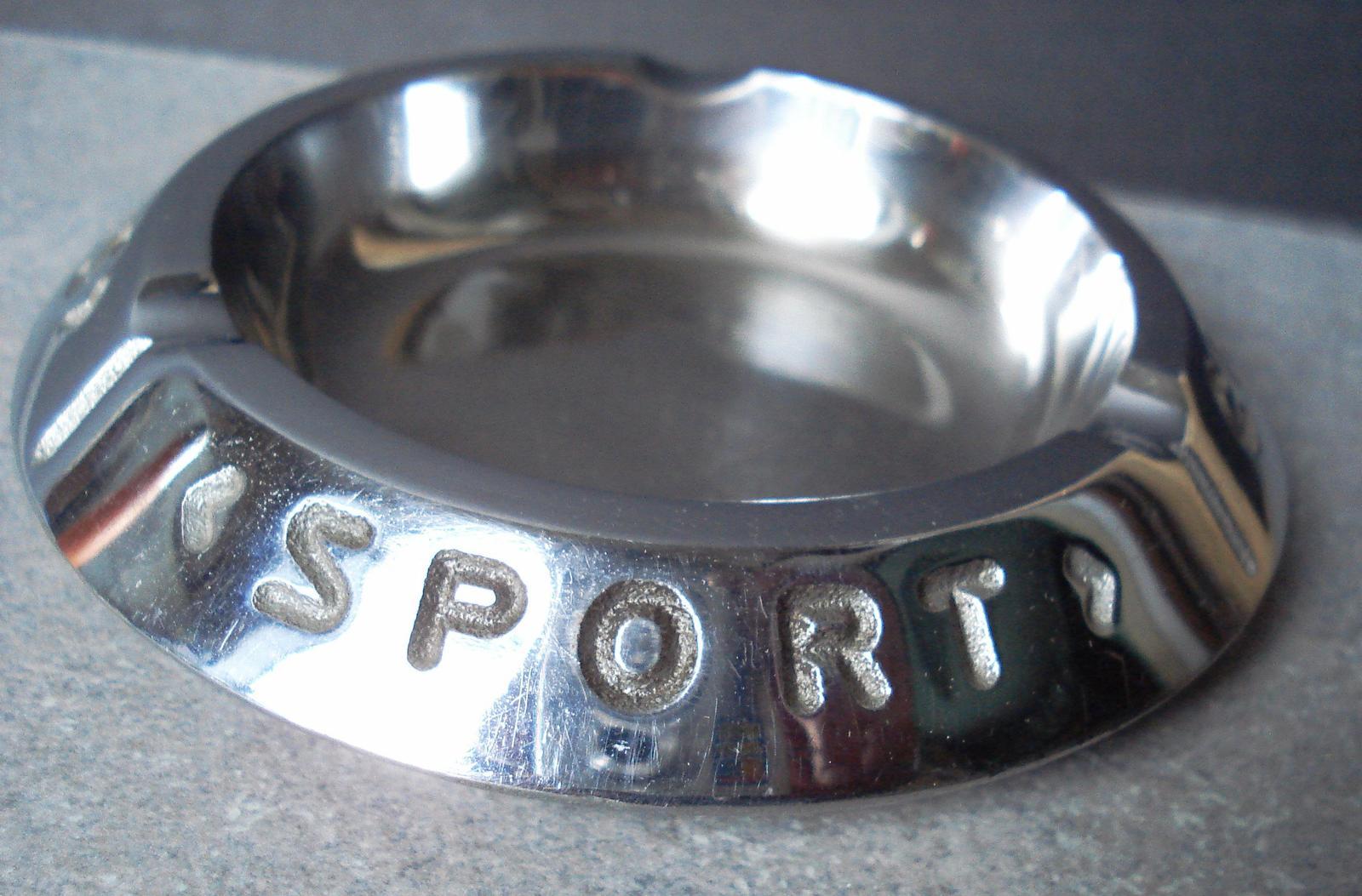 VINTAGE MEMPHIS SPORT METAL ADVERTISING ASHTRAY CIGARETTES CIGARETTES