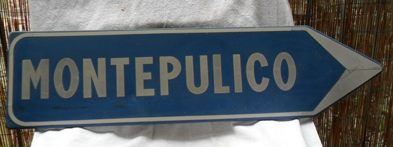 CARTELLO IN FERRO INDICAZIONE FRAZIONE MONTEPULICO (B.SAN LORENZO) anno 1989