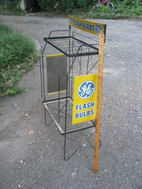  VINTAGE GE FLASH BULBS LARGE ADVERTISING TIN SIGN STORE DISPLAY 37″x19″x14″