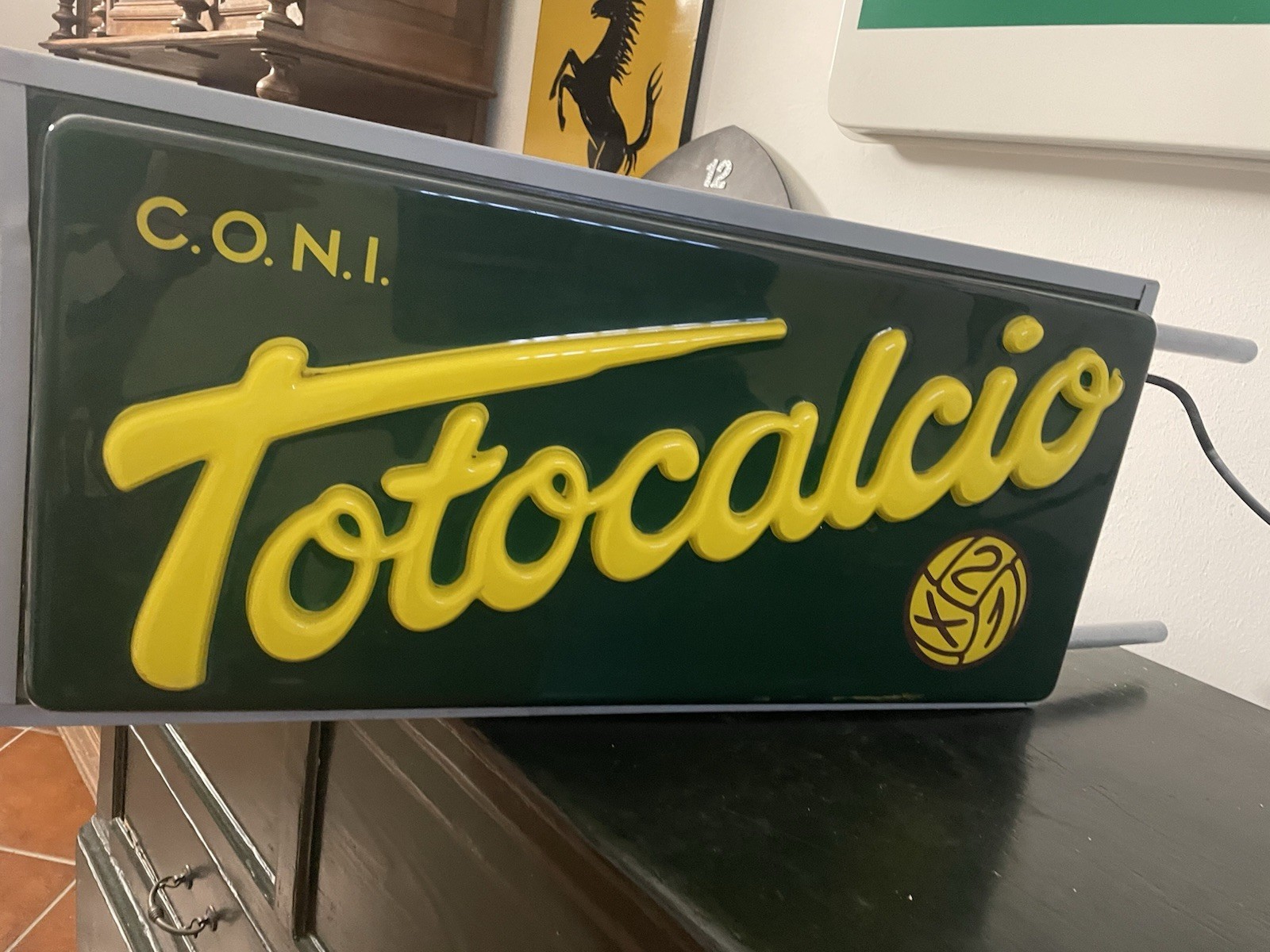 TOTOCAlCIO Two-Sided Light Advertising Sign – With Bracket, Working