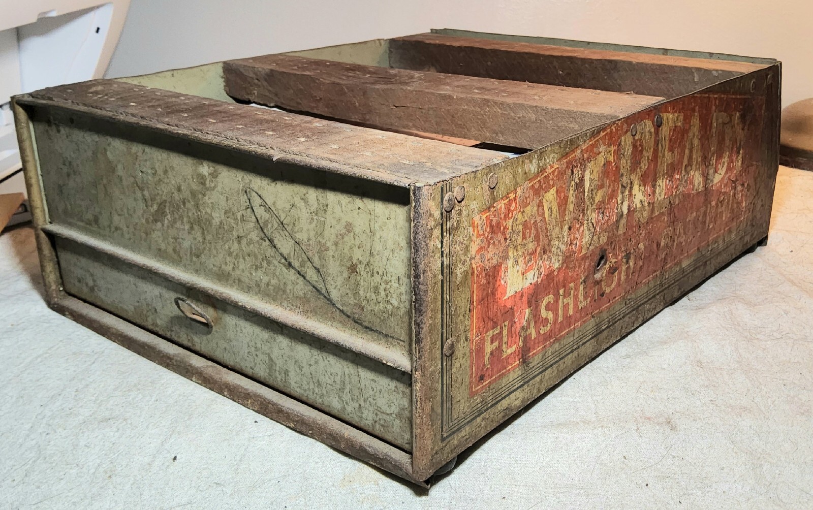 ANTIQUE EVEREADY FLASHLIGHT BATTERIES ADVERTISING METAL STORE DISPLAY RACK BASE