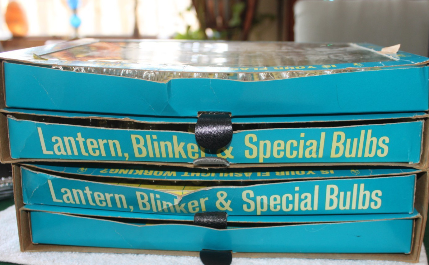 2 Vintage Duo-tint Flashlight & Lantern Bulb Case 4 trays 50%-75% remain each