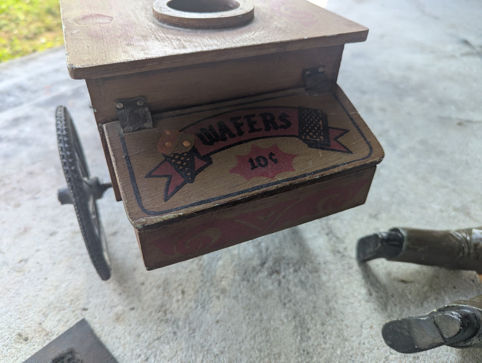 Rare HTF Metal & Wood Decorative Vintage Ice Cream 3 Wheel Bicycle n Cart+ Man