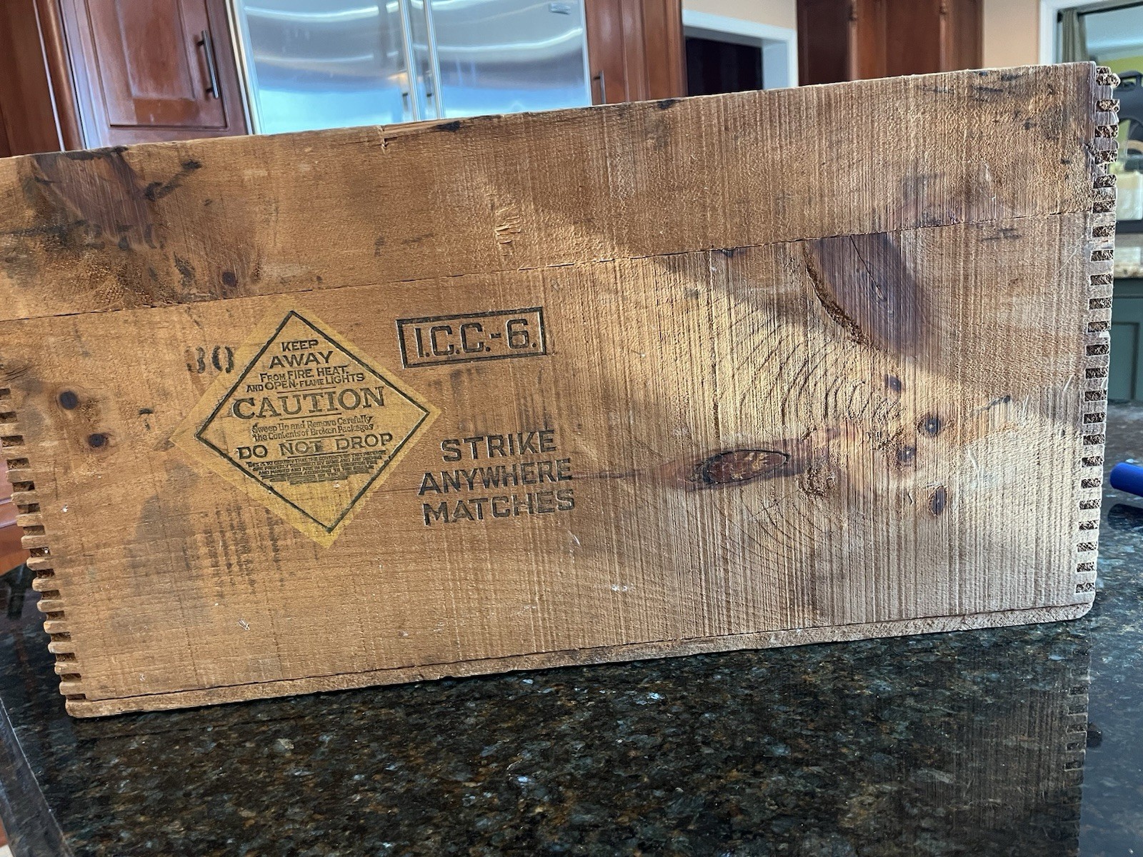 Vintage Birds Eye Diamond Match Co wood advertising box, Sign , Great Graphics