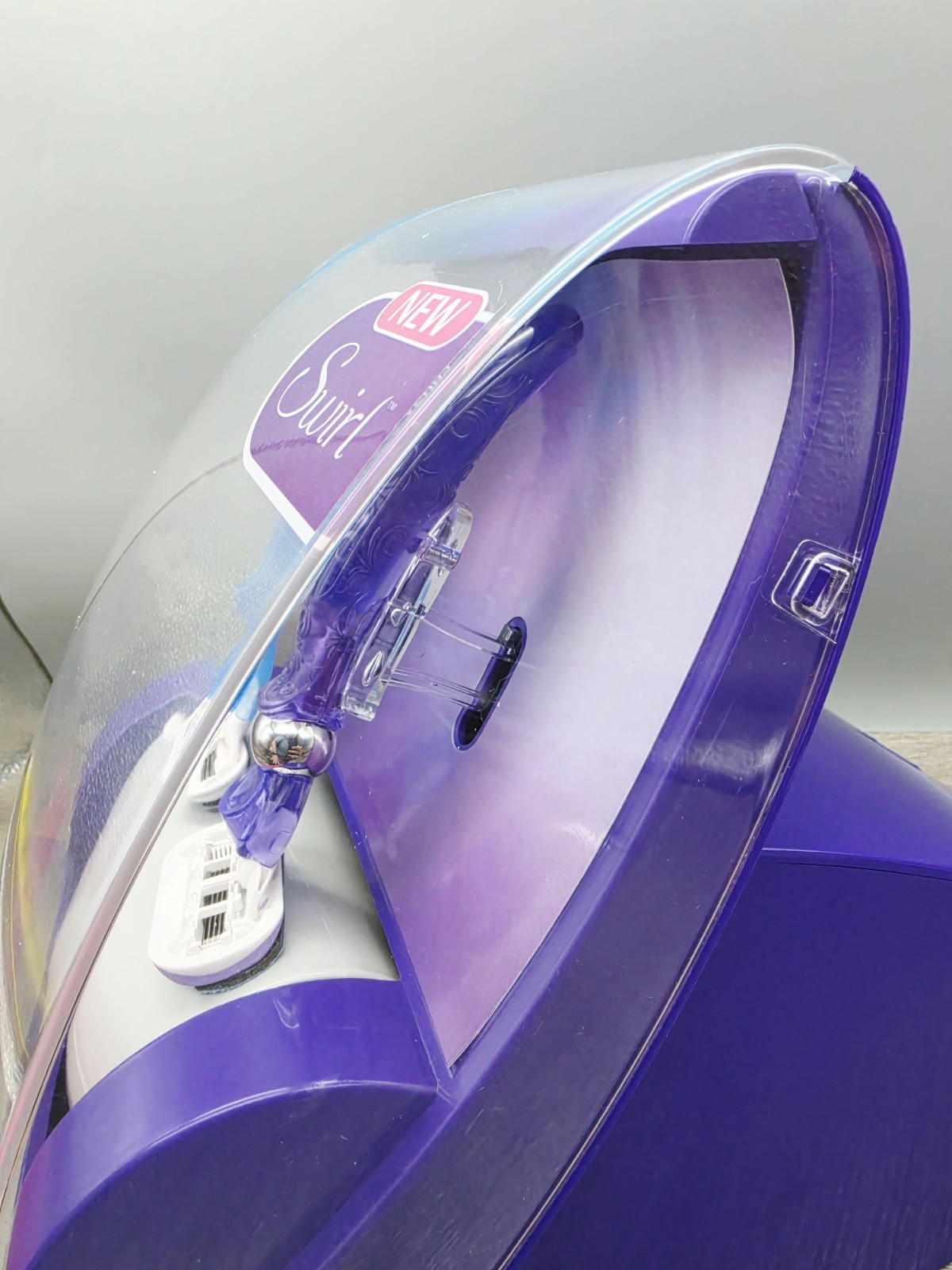 Gillette Venus Swirl retail display showcasing razors “Flexiball” Motion Sensor