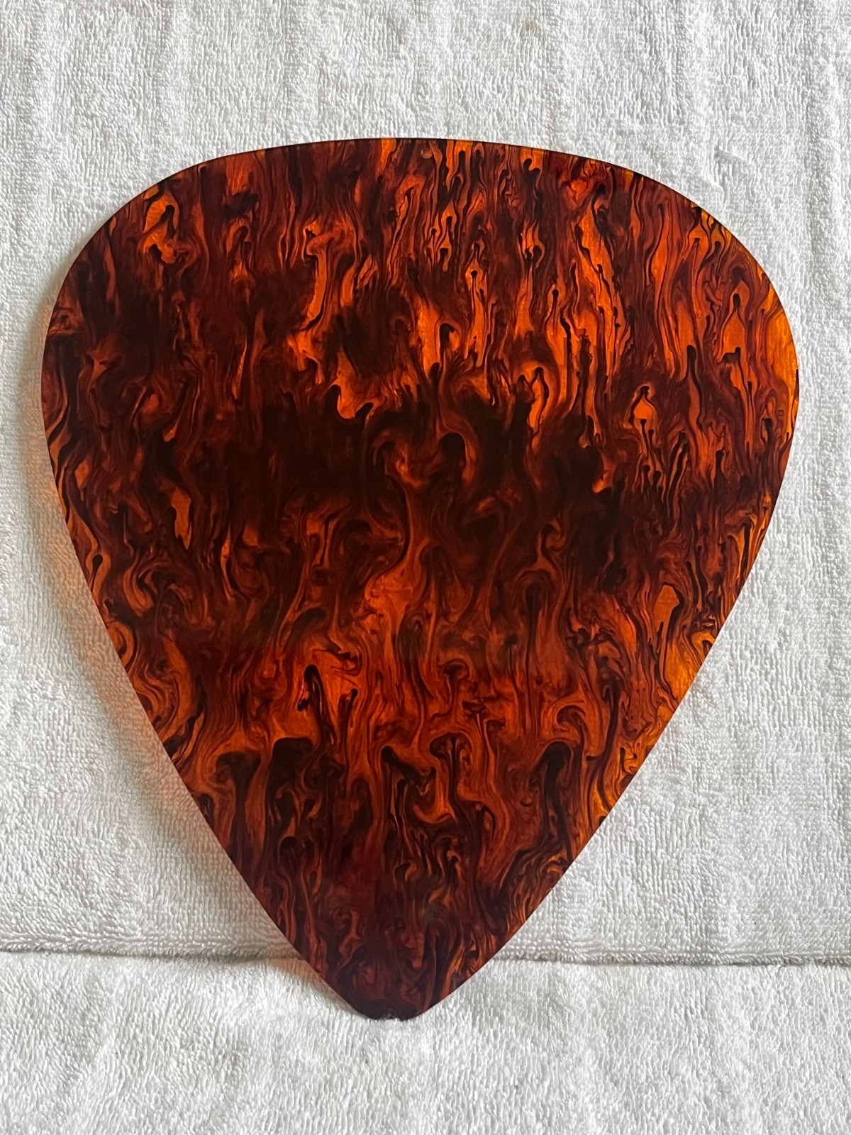 GIANT ACRYLIC FENDER GUITAR PICK STORE DISPLAY MEASURES 10.5″ X 9″ “NICE COLOR”