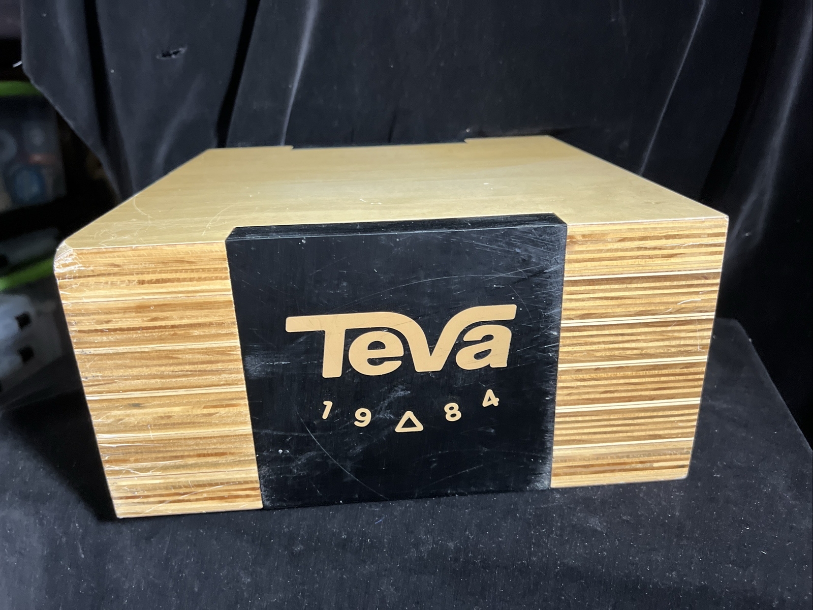 TIVA 1984 – Original Wood Grain Formica Cube Ad Shoe Store Display 12″x12″x5.75″