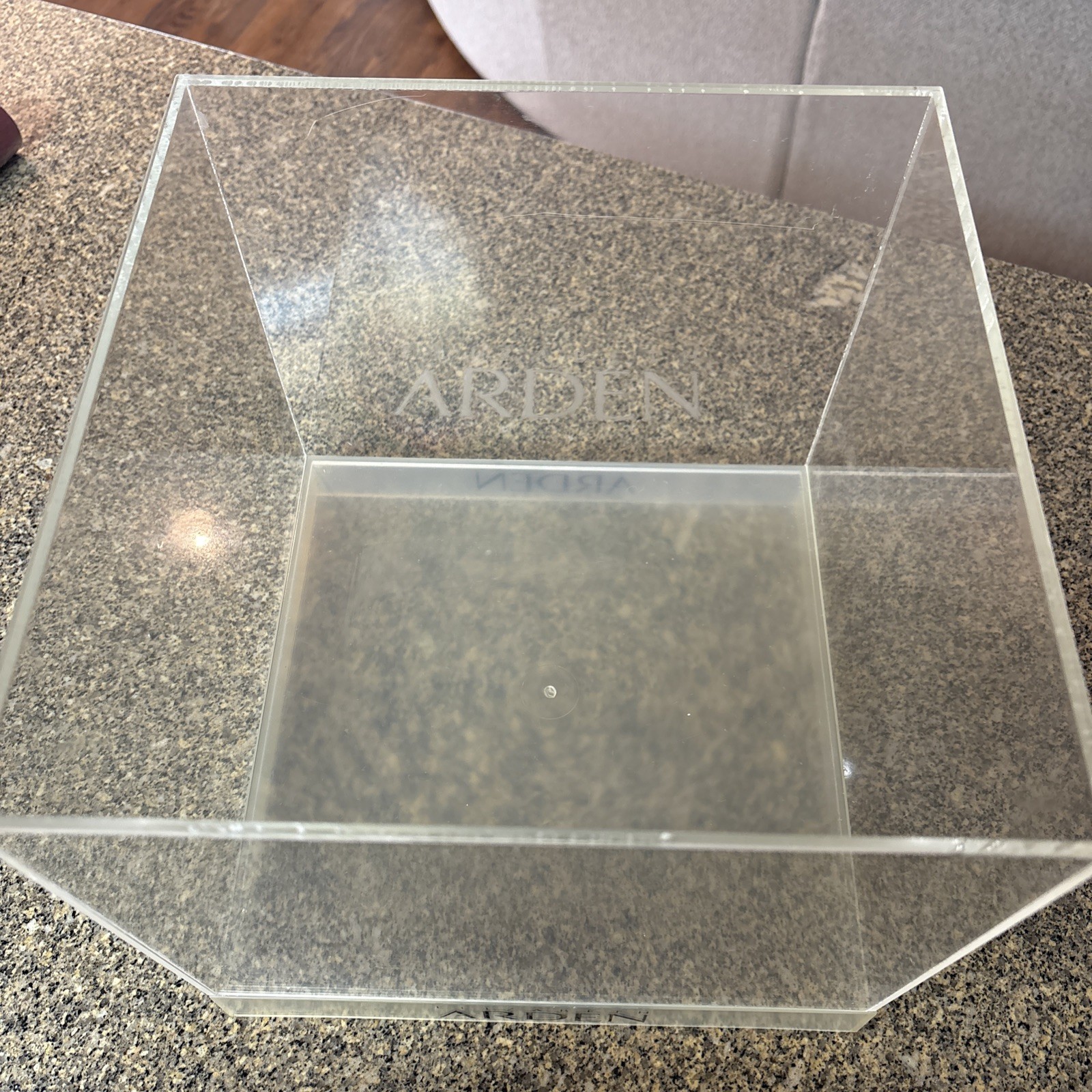 Vtg Square Acrylic Plastic Store Display Case Elizabeth Arden Cosmetics Makeup