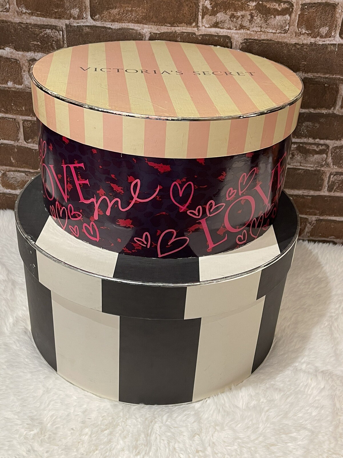 VICTORIA’S SECRET HAT BOXES DISPLAY PROPS PINK STRIPED BLACK STRIPED RARE SET