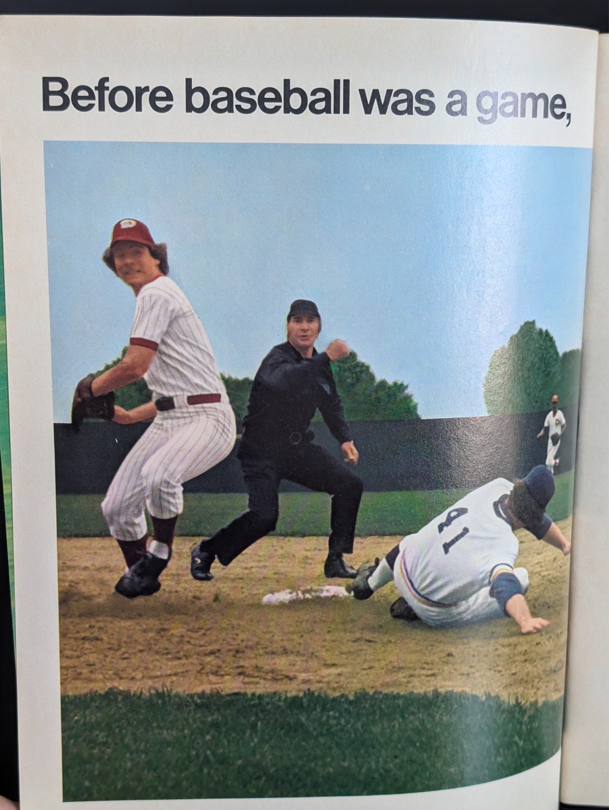1975 VINTAGE MILWAUKEE BREWERS OFFICIAL SCOREBOOK MAGAZINE HANK is HOME (fl)