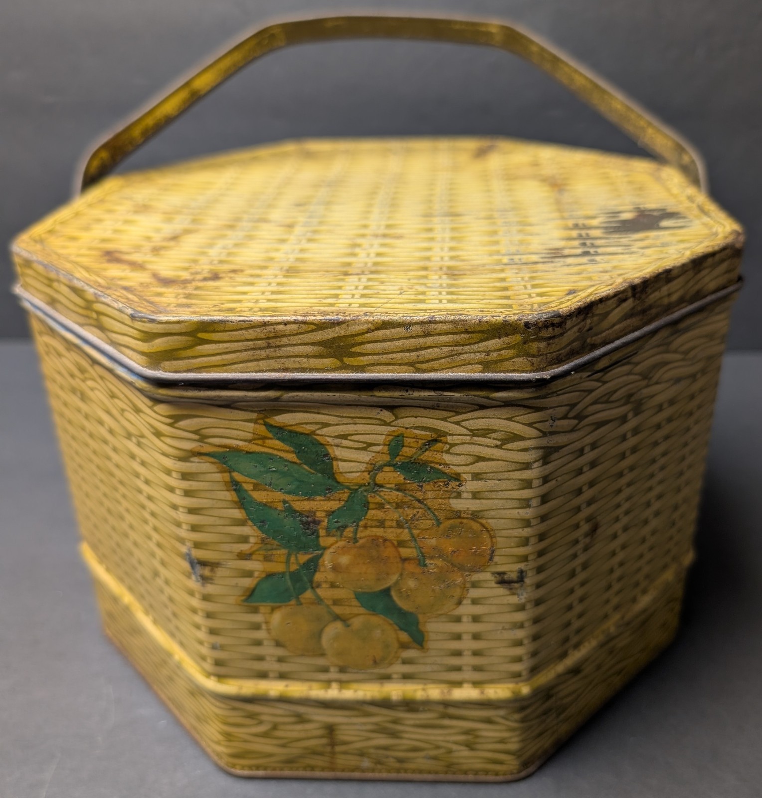 Vtg Yellow Basket Weave Tin LOOSE-WILES BISCUIT CO Cottage Rustic Country Granny