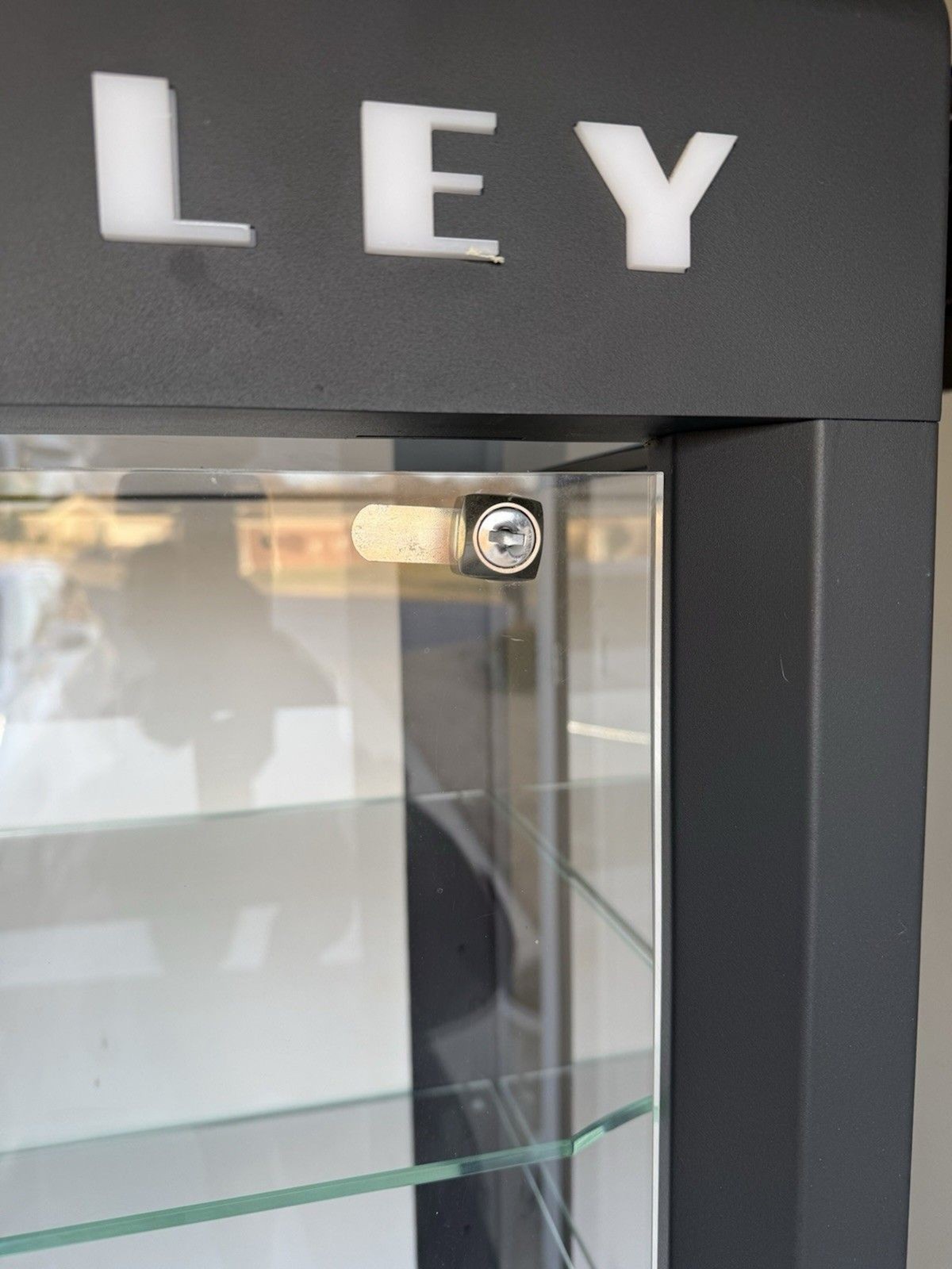 OAKLEY SUNGLASSES RETAIL DISPLAY CASE BLACK 72” LIGHTS GLASS SHELVES MIRRORED