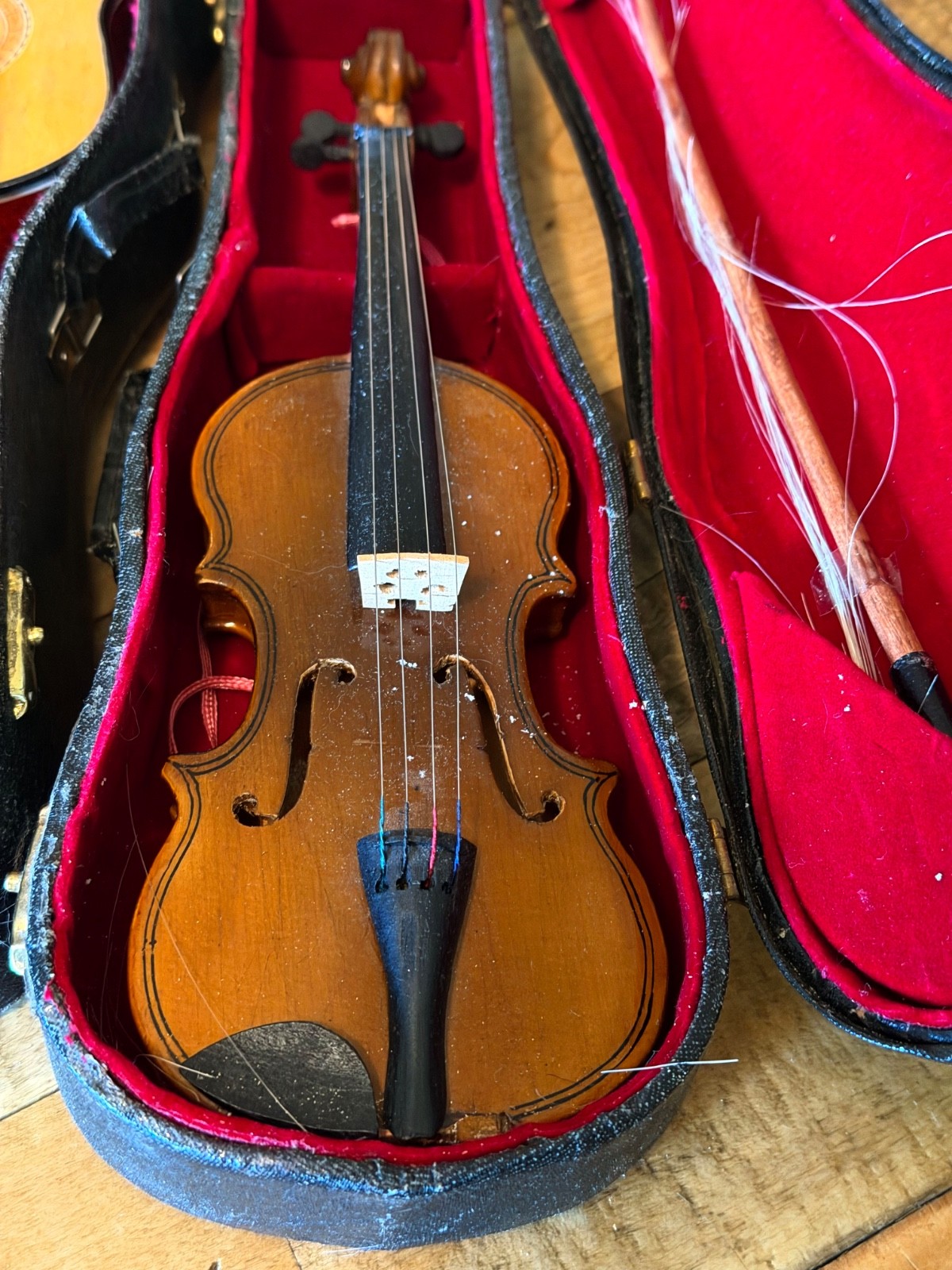 Authentic Models Miniature Instrument Lot Guitar Viola Banjo Violin 4 Pc w/Cases