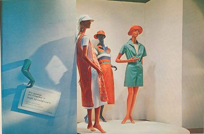 1976 GIMBELS, NEW YORK WINDOW DISPLAY PHOTO PRINT THIS SUMMER PUT IT TOGETHER