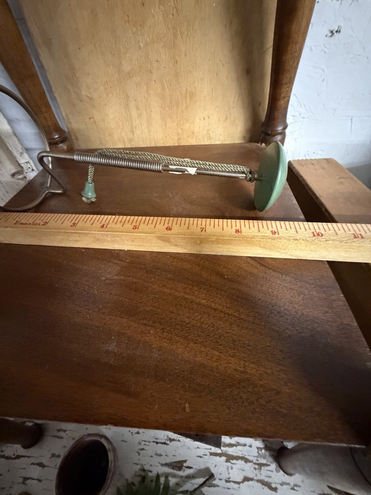 Vtg Mid Century Spring-Loaded Hat/Wig Millinary Store Display Stand.