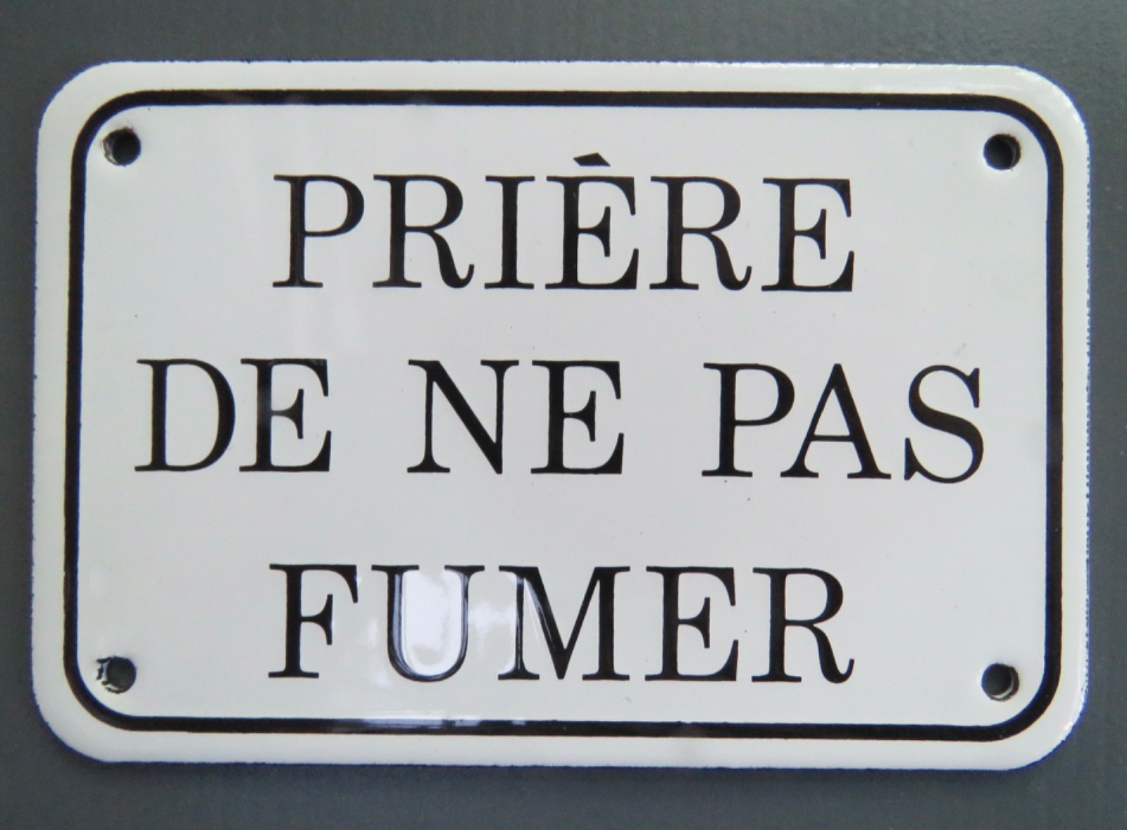 VINTAGE ENAMEL PLAQUE NEW CONDITION “PRAYER NOT TO SMOKE”