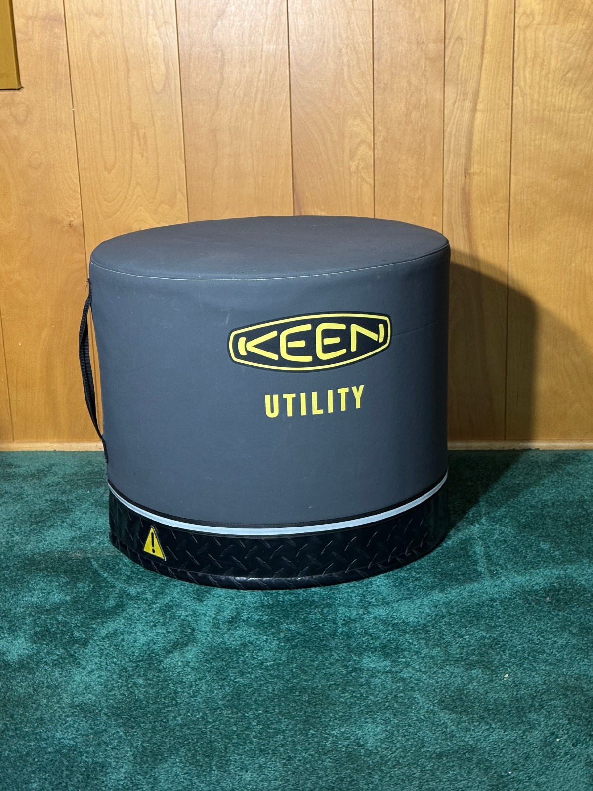 Keen Shoes Advertising Store Display Large Cushion Stool 18.5″x22″ Foam Zipper