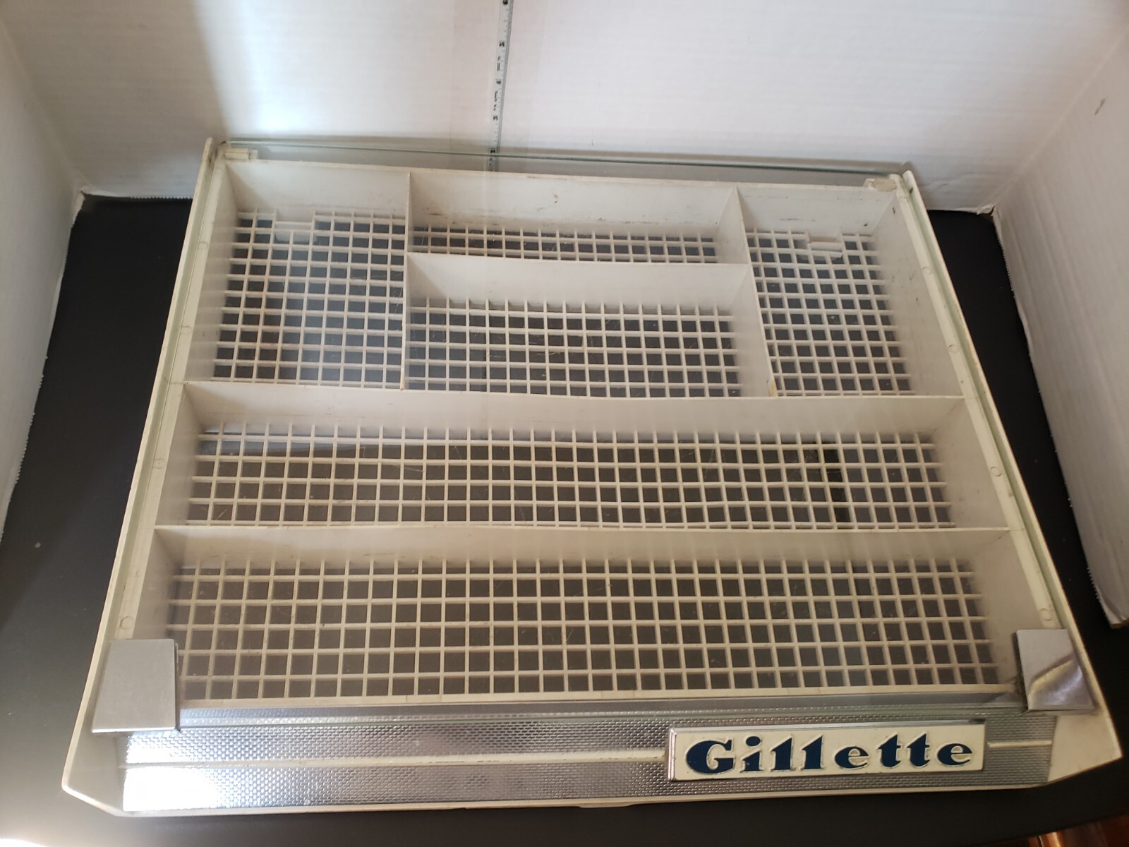 Vintage GILLETTE STORE COUNTERTOP RAZOR DISPLAY CASE With Glass Top 3”x14x16”