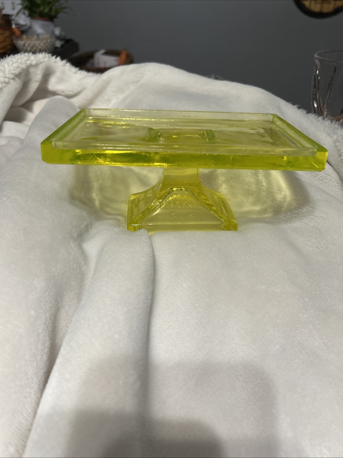 1900’s CLARKS TEABERRY CHEWING GUM VASELINE/URANIUM GLASS DISPLAY CASE PEDESTAL