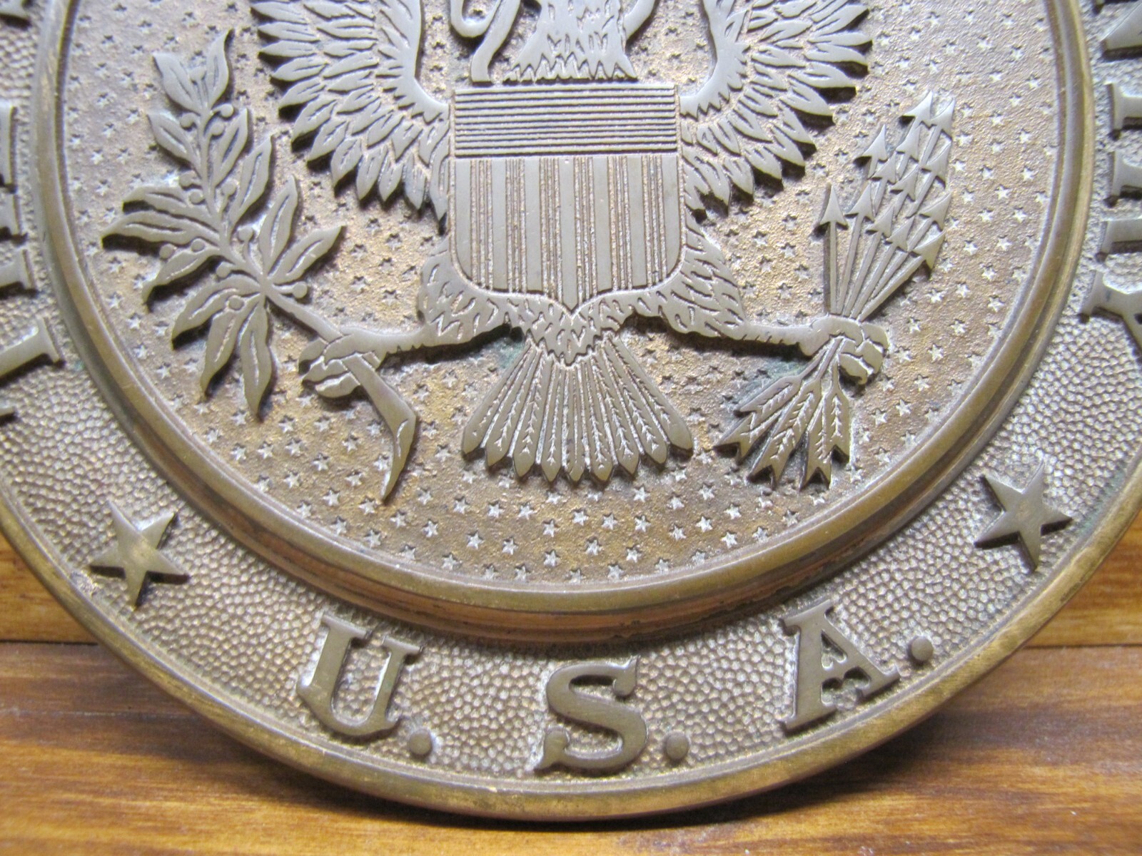 THE SEAL OF OUR COUNTRY USA Brass Plaque Medallion Ad Sign Spread Winged Eagle