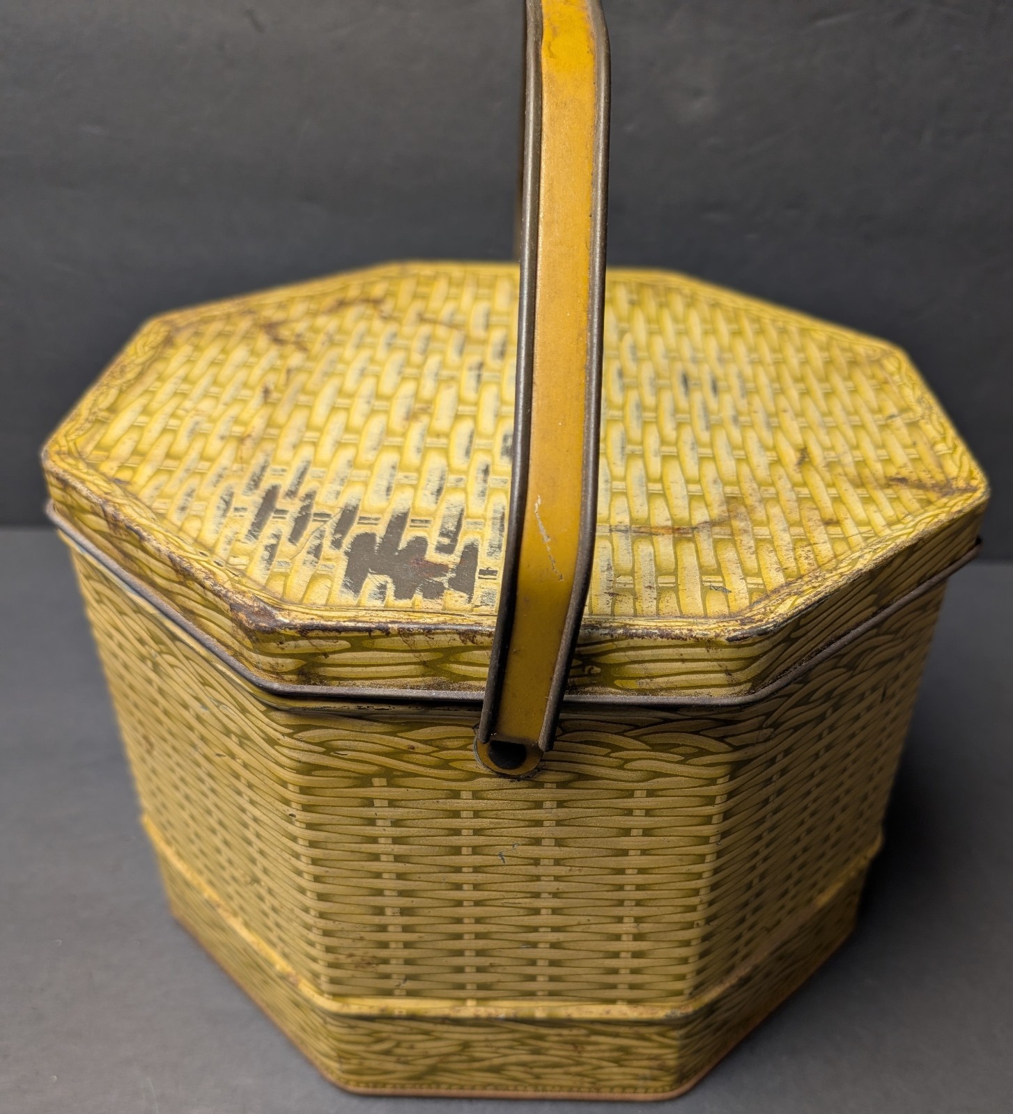 Vtg Yellow Basket Weave Tin LOOSE-WILES BISCUIT CO Cottage Rustic Country Granny