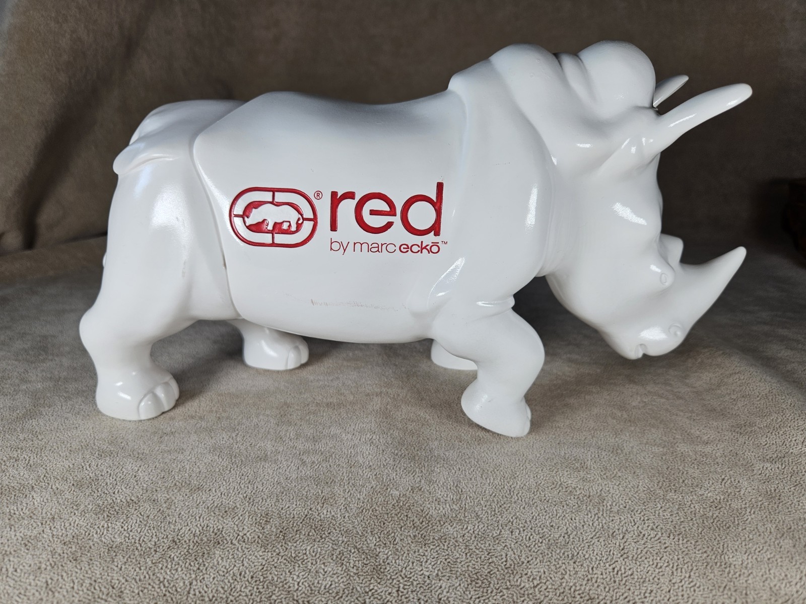 Rare MARC ECKO RED Store Display White Rhino 11.5″x6.5″ Unique Collectible