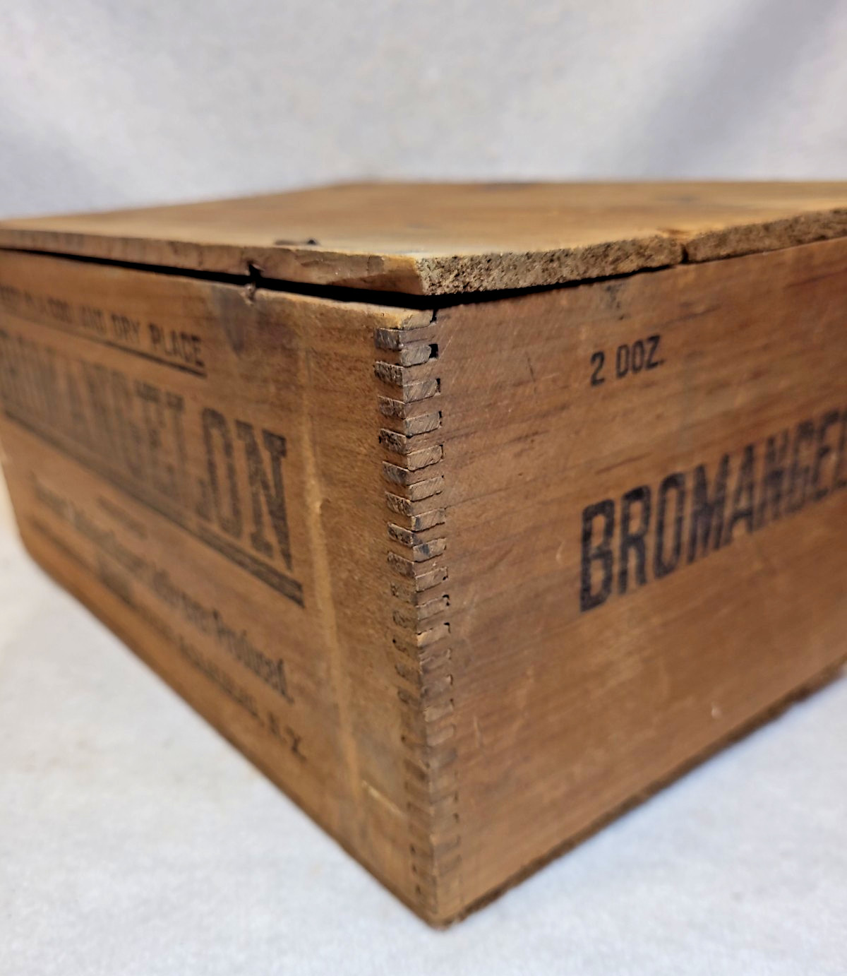 Antique Bromangelon Jelly Wooden Box Crate Stern & Saalberg Vintage Advertising