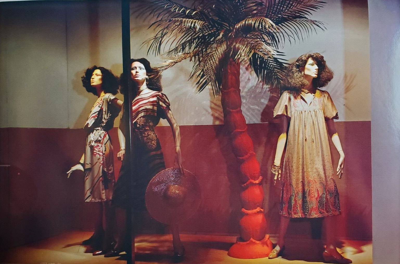 1980s LANE BRYANT NEW YORK WINDOW DISPLAY PHOTO PRINT TRANSITIONAL GOES TROPICAL