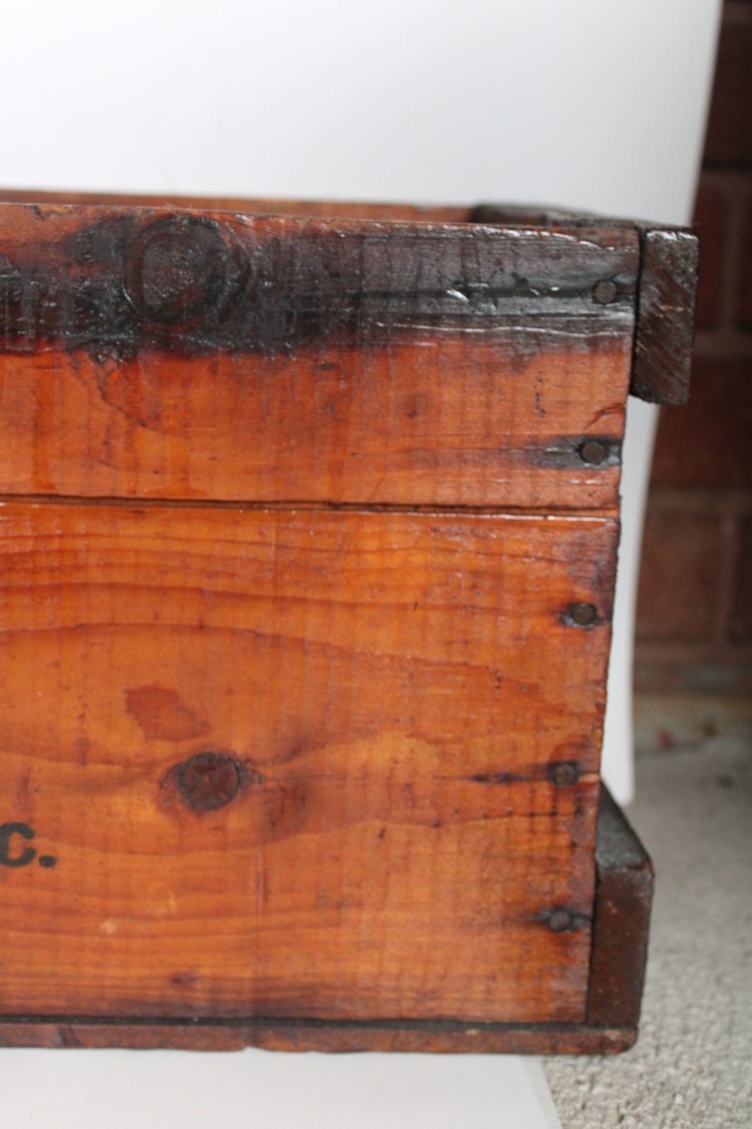 Antique 1920’s EVEREADY Batteries Large Wood Advertising Crate (27″)