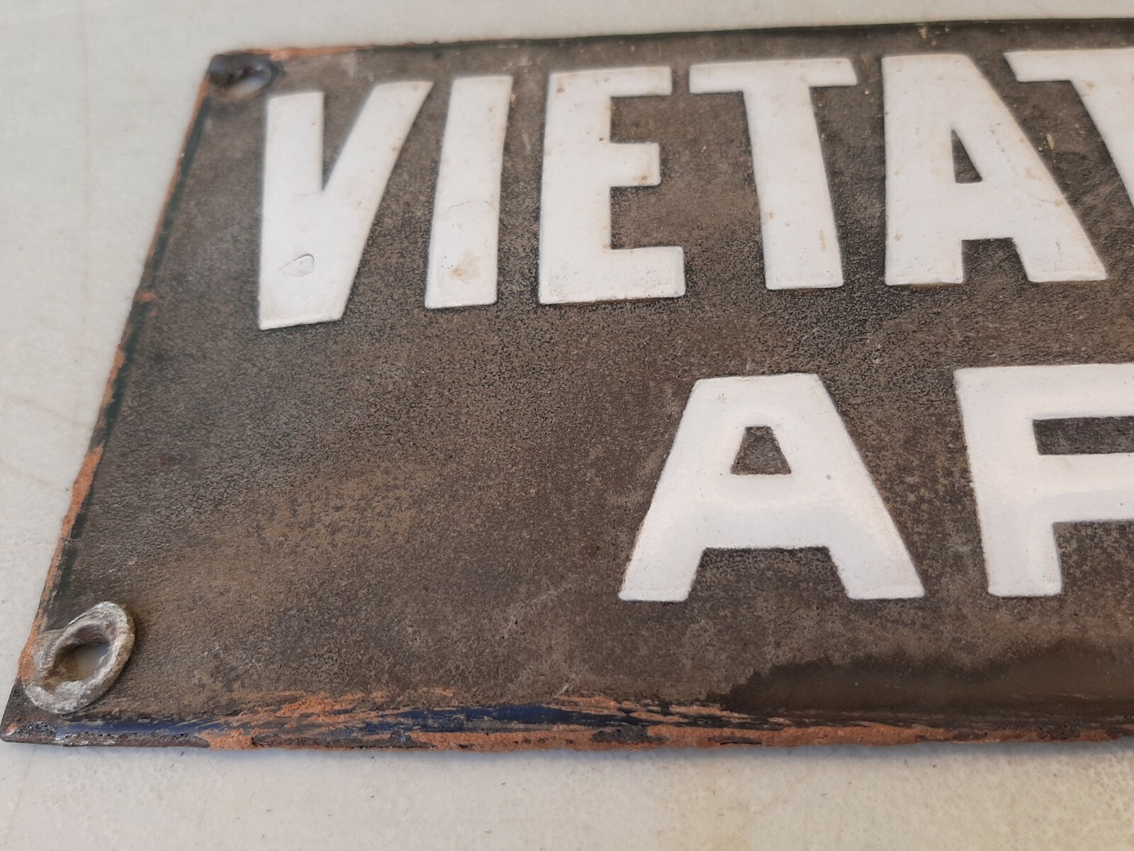 👉INSEGNA SMALTATA VINTAGE ☆ VIETATA L’AFFISSIONE Art.445 C.P. OLD PLAQUE SIGN✔