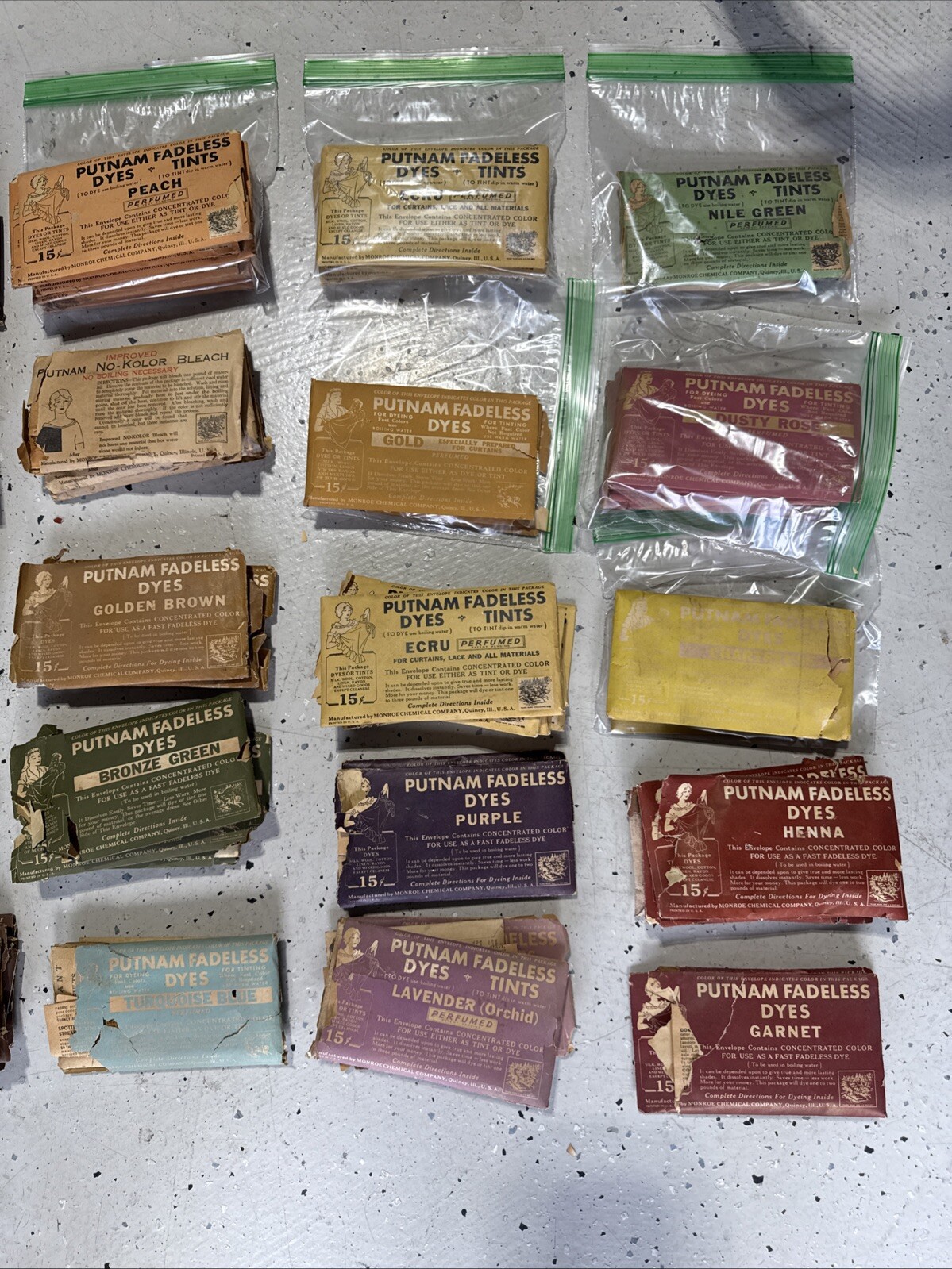 Monroe Putnam Dyes Tints Store Advertising 19×15 COUNTER Display Cabinet W/ Dyes