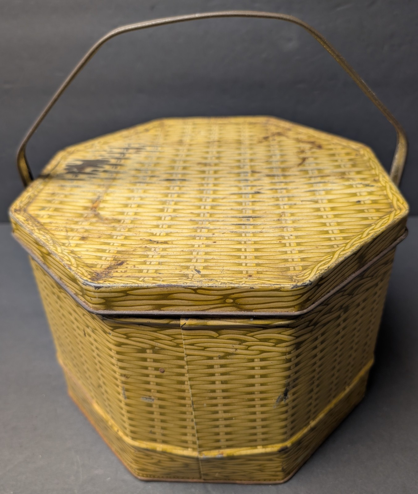 Vtg Yellow Basket Weave Tin LOOSE-WILES BISCUIT CO Cottage Rustic Country Granny