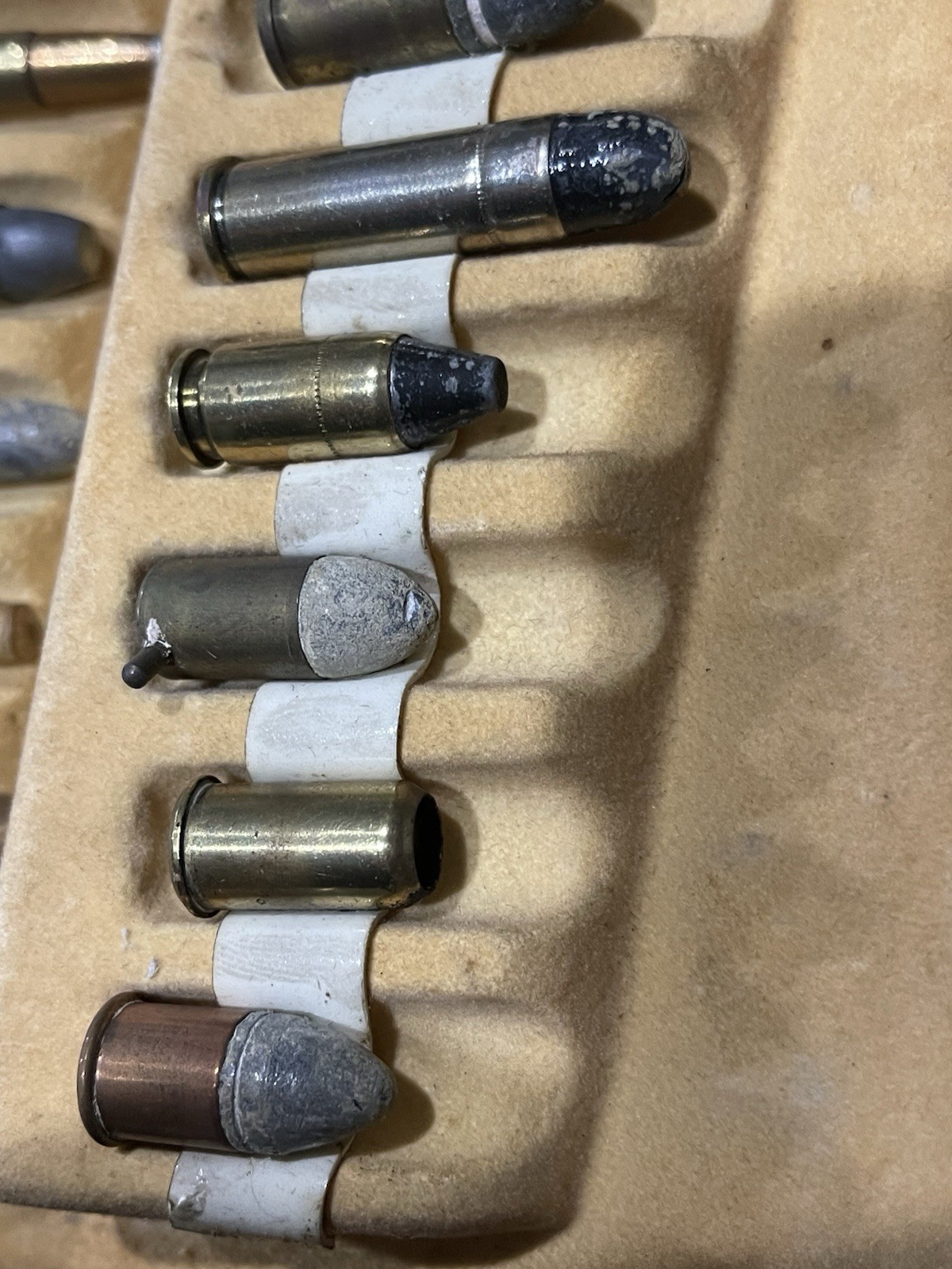 VINTAGE CARTRIDGE BULLET BOARD GUN DISPLAY ADVERTISING.