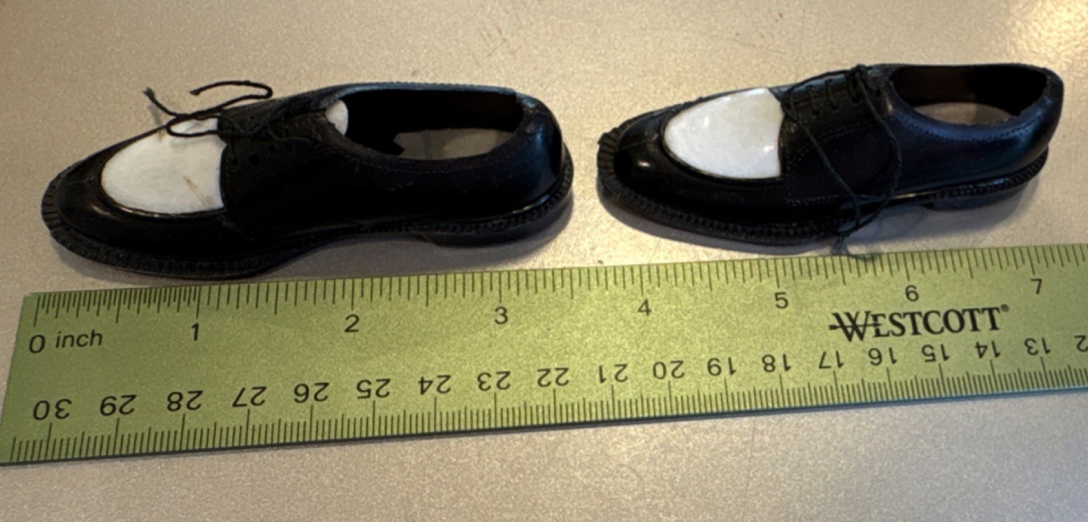 Shoes Salesman Black and White Plastic Set of 2 Made in Hong Kong Two Mold Unit