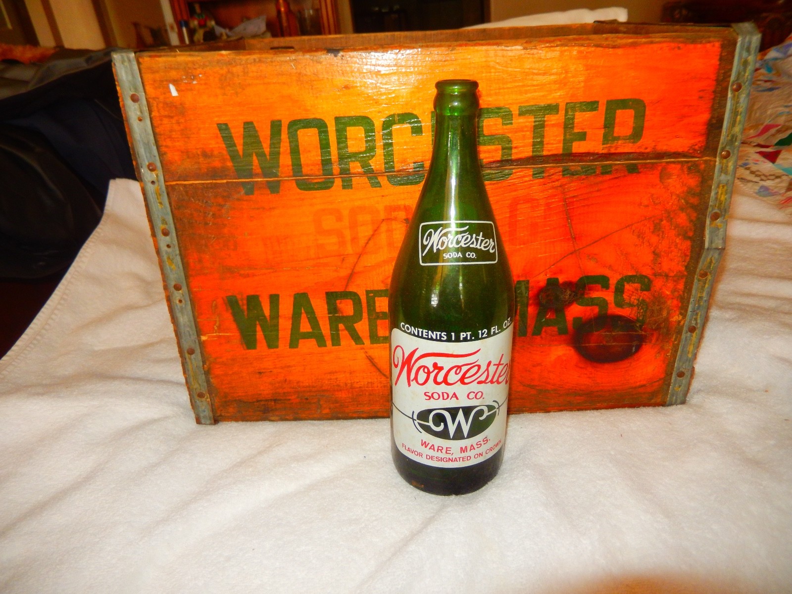 ANTIQUE WORCESTER SODA CO WARE MASS USA WOOD BOTTLE ADVERTISING BOX & BOTTLES