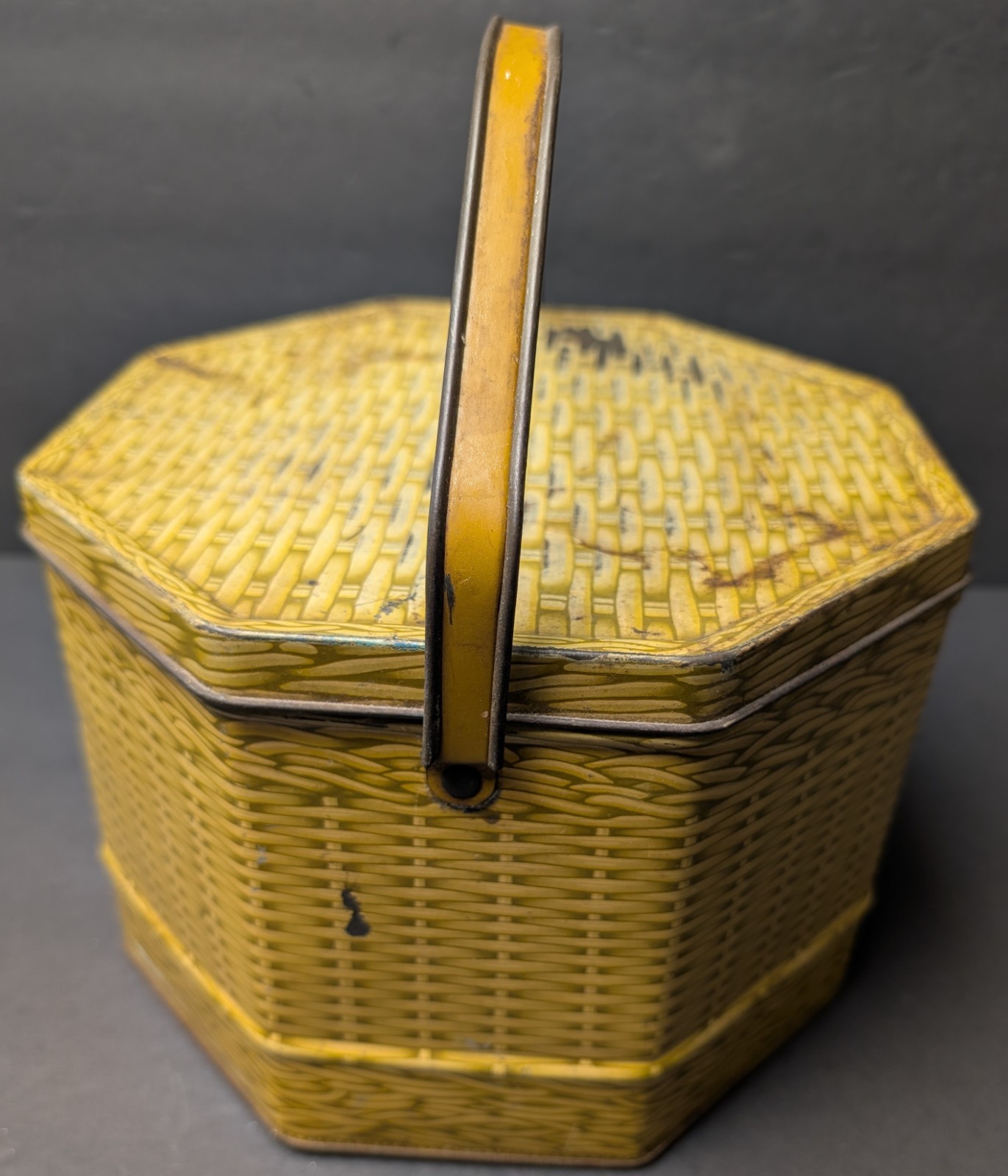 Vtg Yellow Basket Weave Tin LOOSE-WILES BISCUIT CO Cottage Rustic Country Granny