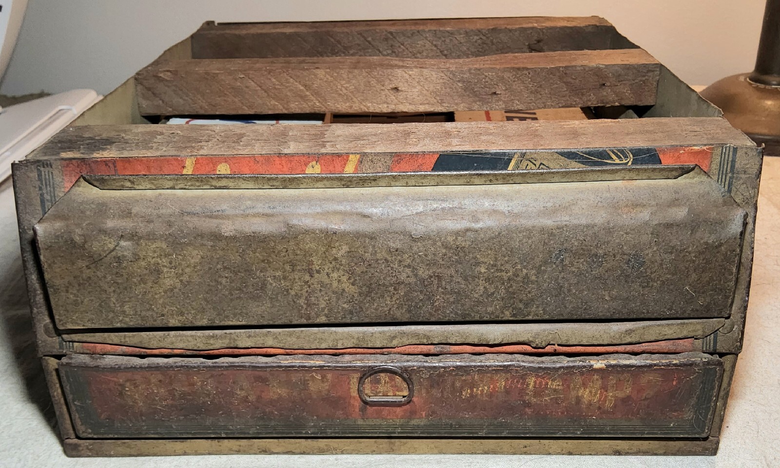 ANTIQUE EVEREADY FLASHLIGHT BATTERIES ADVERTISING METAL STORE DISPLAY RACK BASE