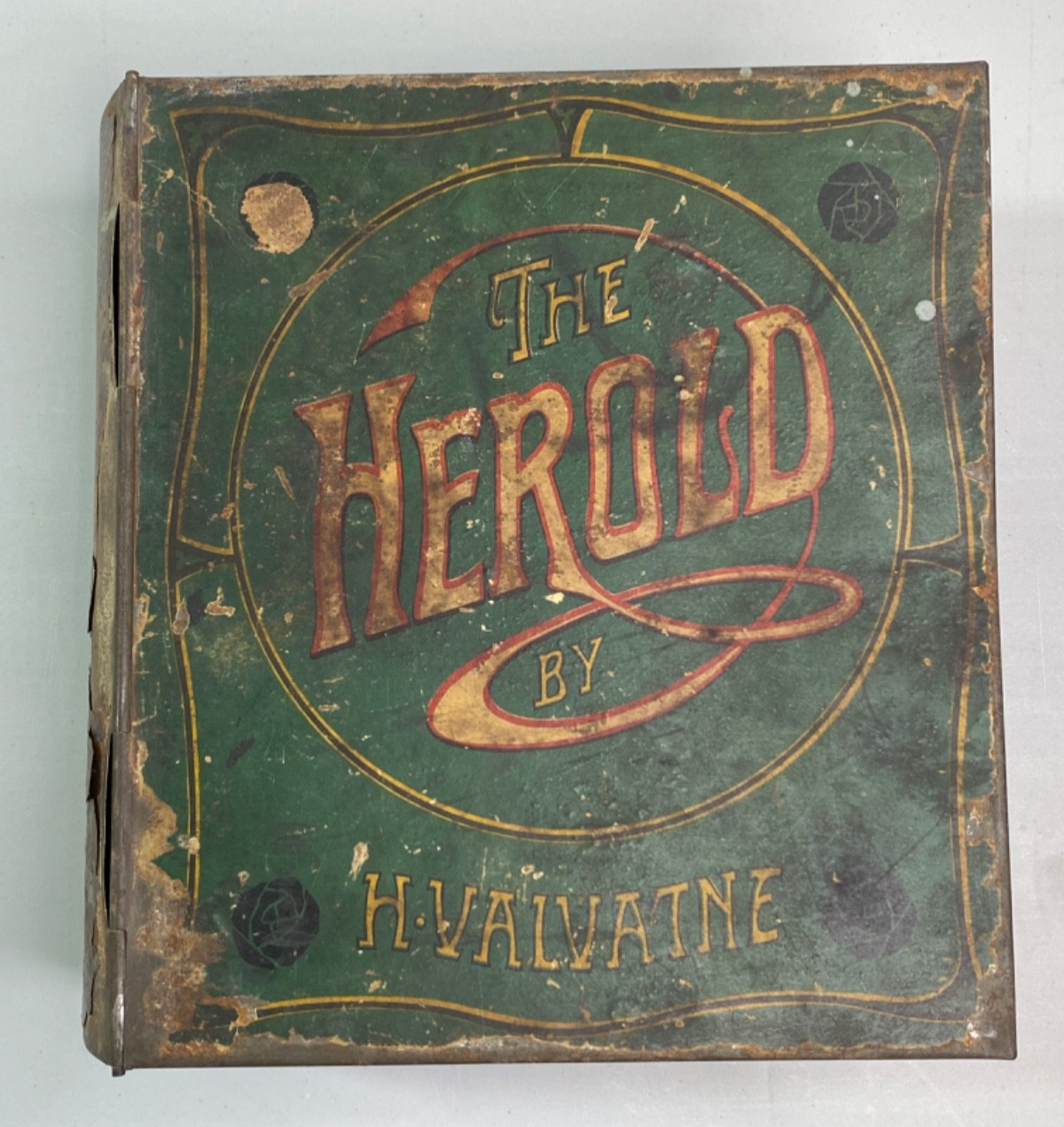 Vintage C. 1900 Harold Smoked Sardine Valvathe Norway Tin Case Display Graphics