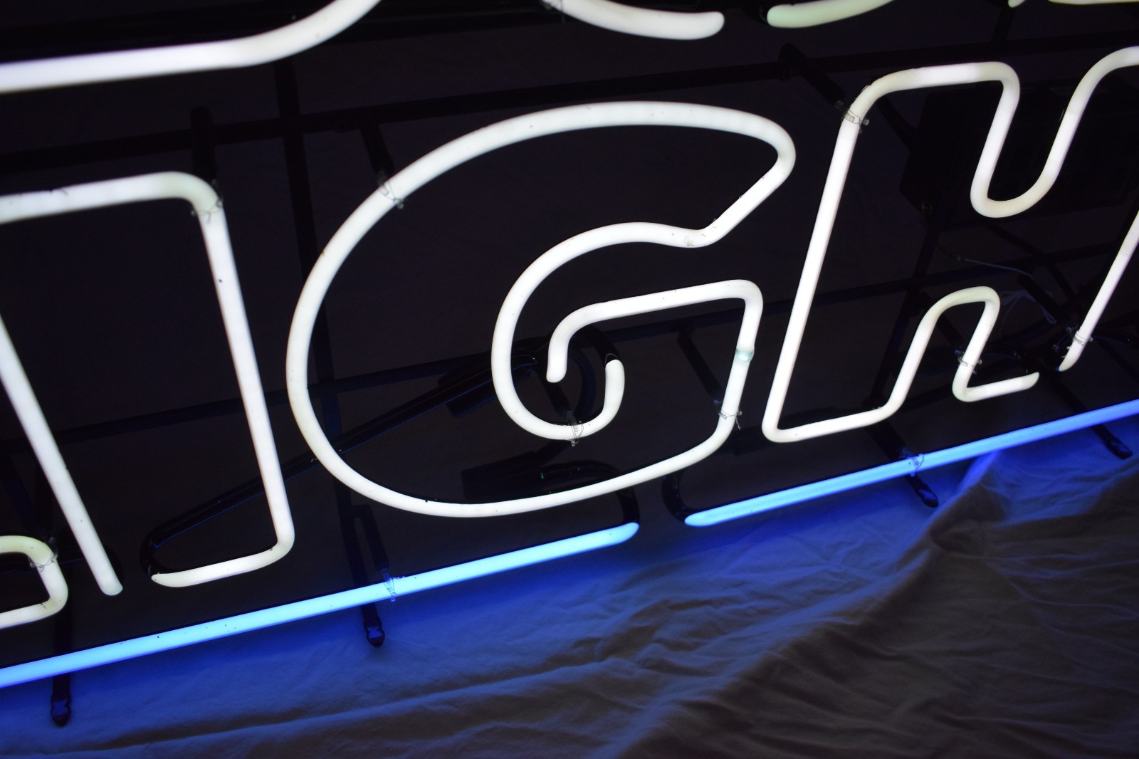 BUD LIGHT NEON SIGN 3 IN 1 WIRE FRAME HUGE 4 FEET WIDE 26″ TALL USA 2016 LED