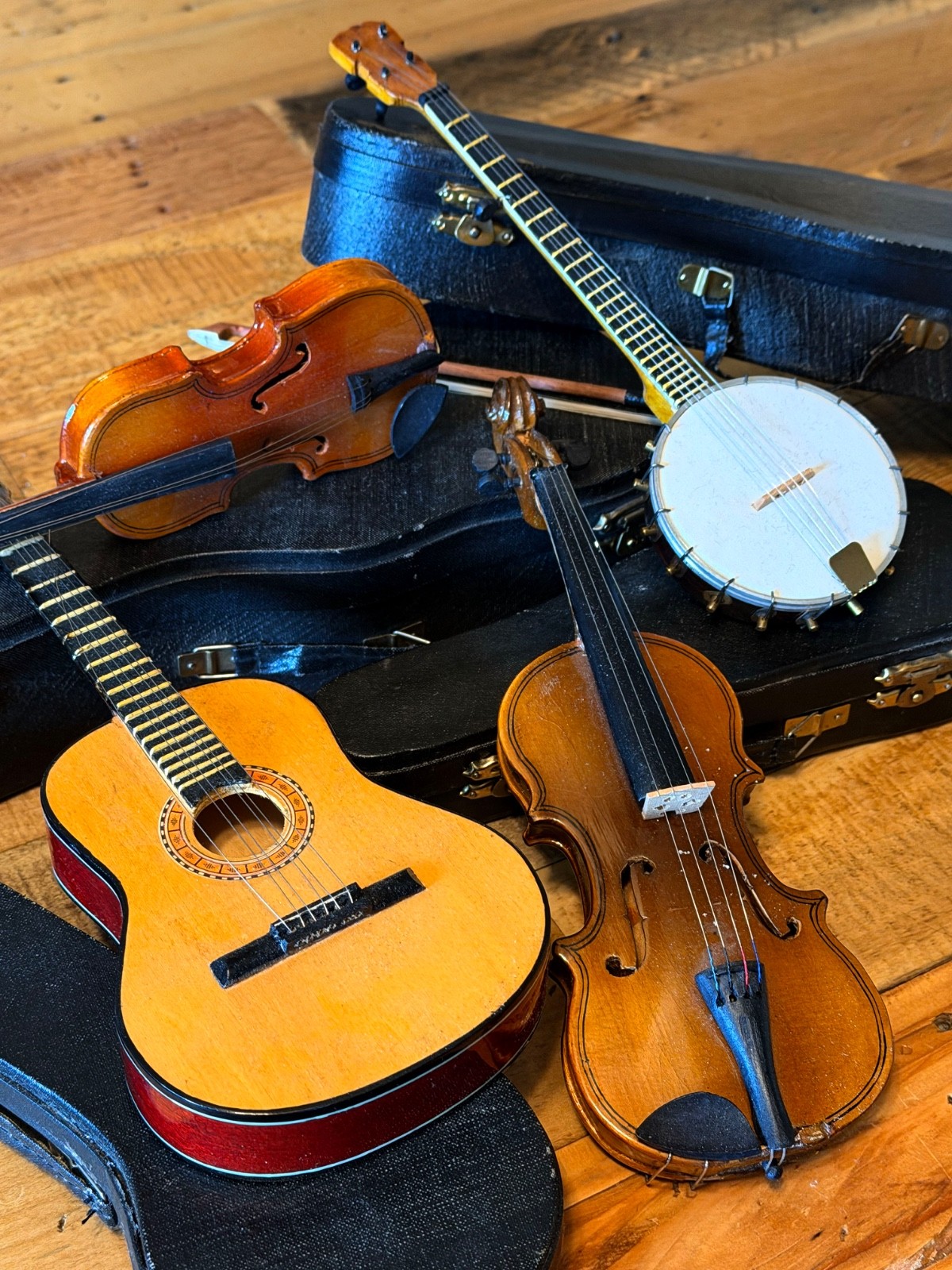 Authentic Models Miniature Instrument Lot Guitar Viola Banjo Violin 4 Pc w/Cases