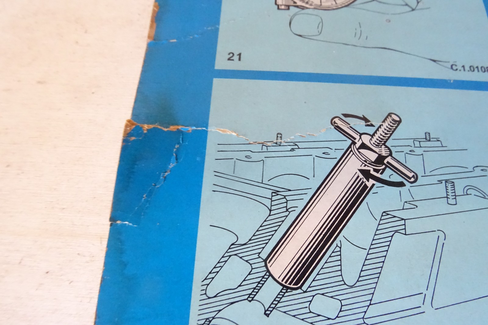 sign sign Alfa Romeo Alfetta engine specific equipment