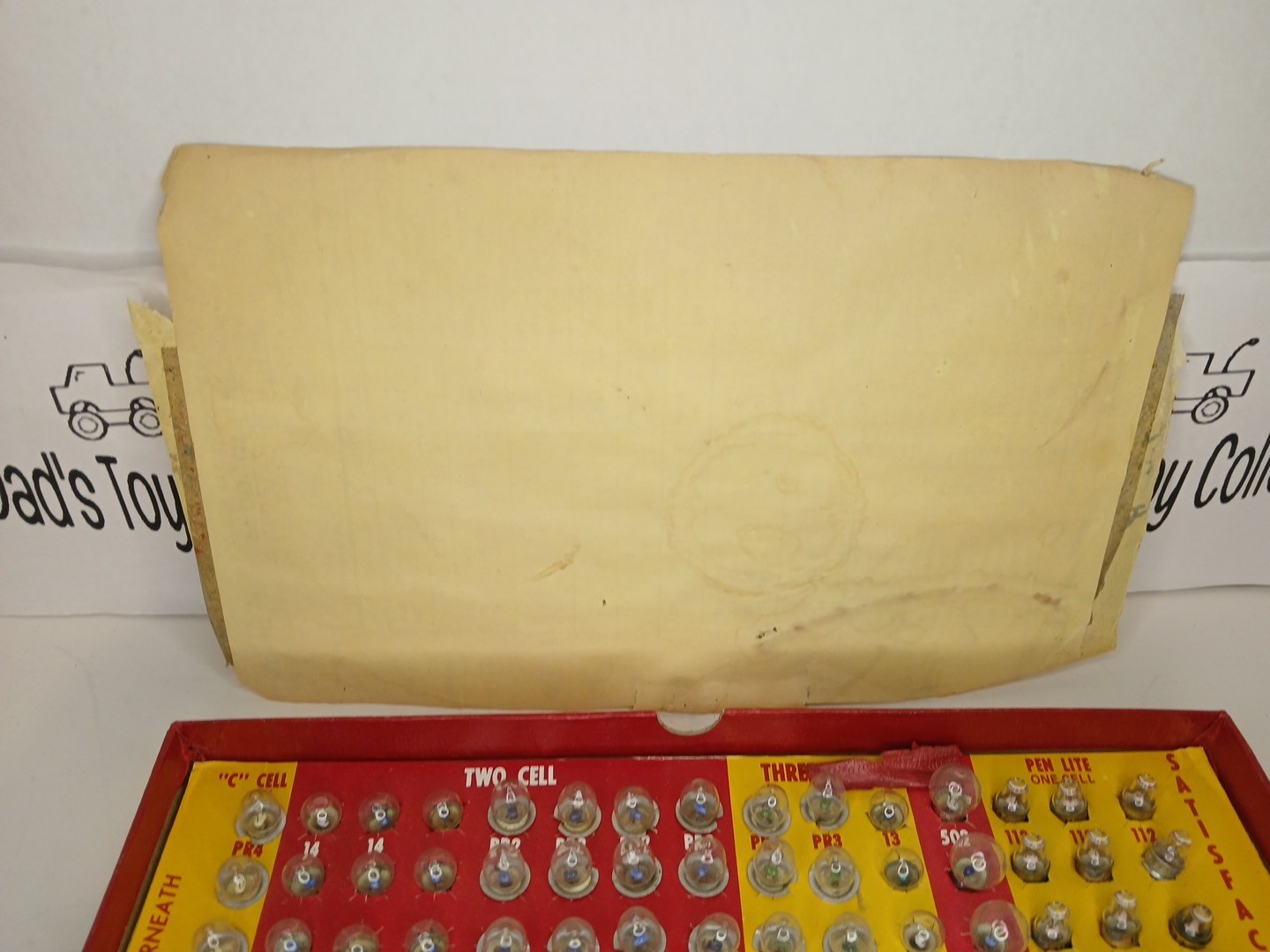 Vintage SERV-A-LITE Flashlite Bulb Merchandiser No. 300 – with Bulbs Display