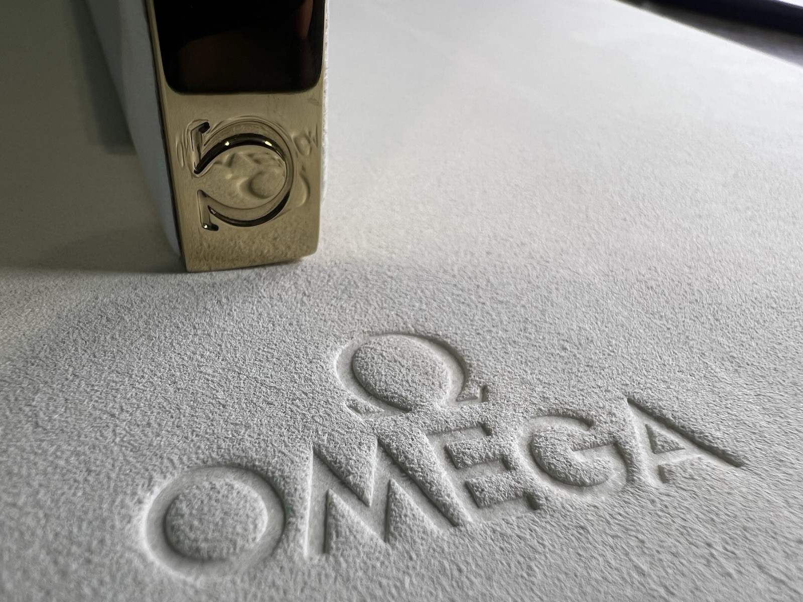 Omega Dealer Countertop Beige, And Gold Trim Brand New &Extra Insert
