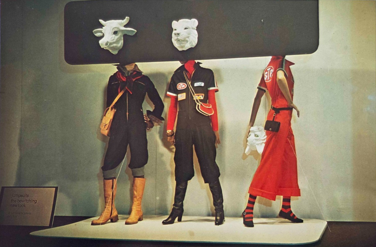 1975 GIMBELS, NY WINDOW DISPLAY PHOTO PRINT THE BEWITCHING NEW LOOK