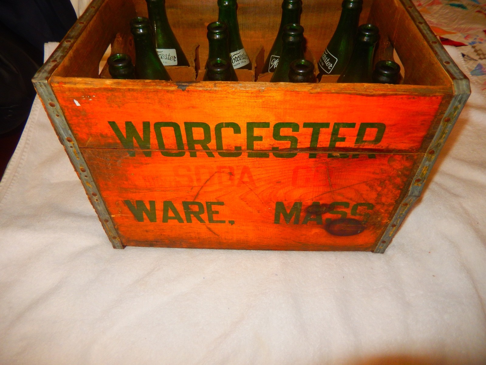 ANTIQUE WORCESTER SODA CO WARE MASS USA WOOD BOTTLE ADVERTISING BOX & BOTTLES