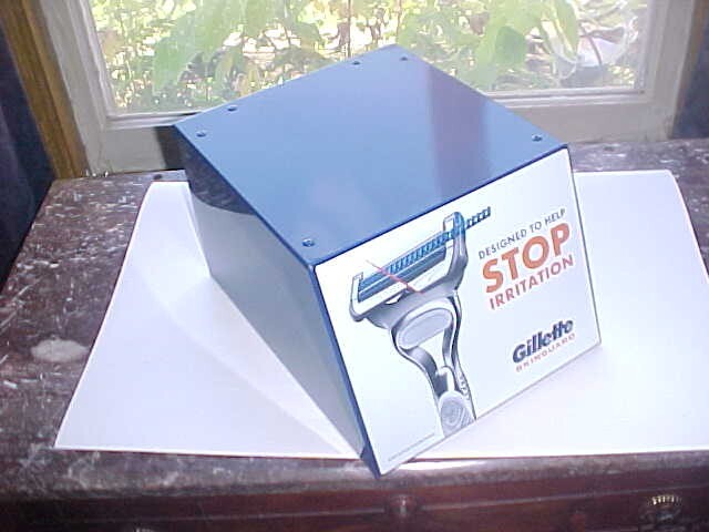 Gillette RAZOR Store counter Display GILLETTE SKINGUARD 2019 PROCHER & GAMBLE CO