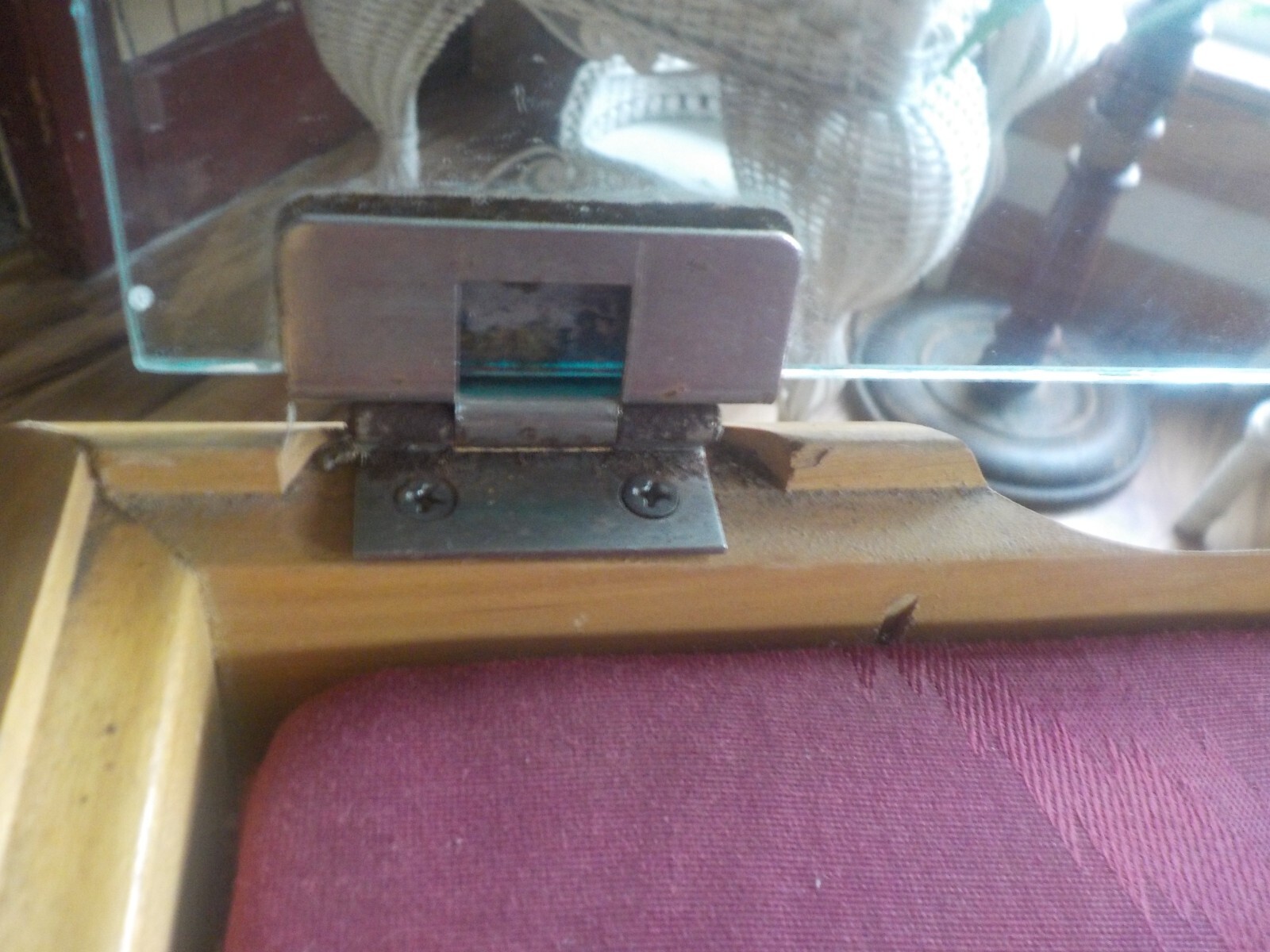 Vintage Maple Gillette Glass Top Hinged Razor Display Case