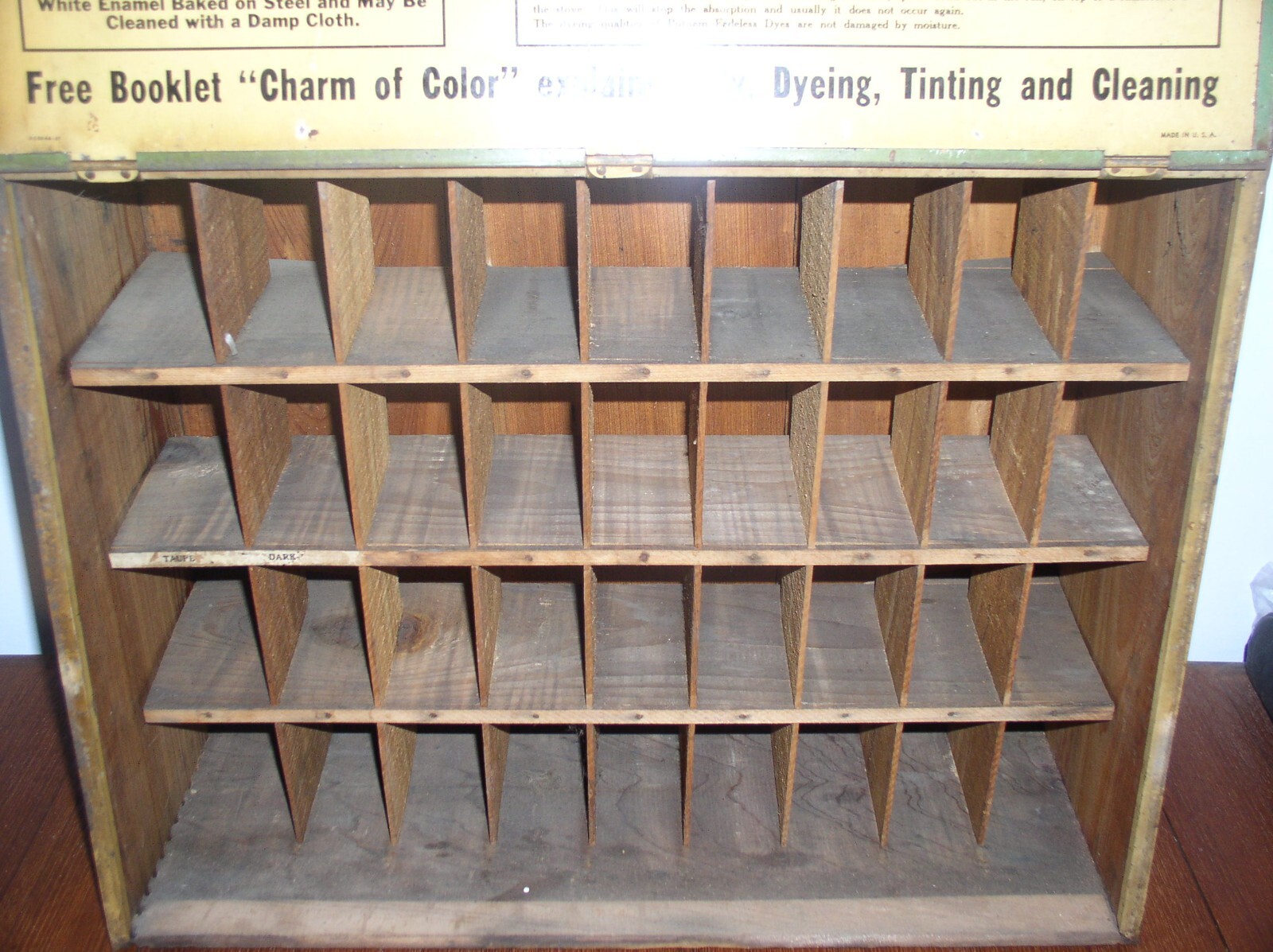 Putnam’s Fadeless Dyes-Tints antique Store Counter Display Cabinet Metal/Wood