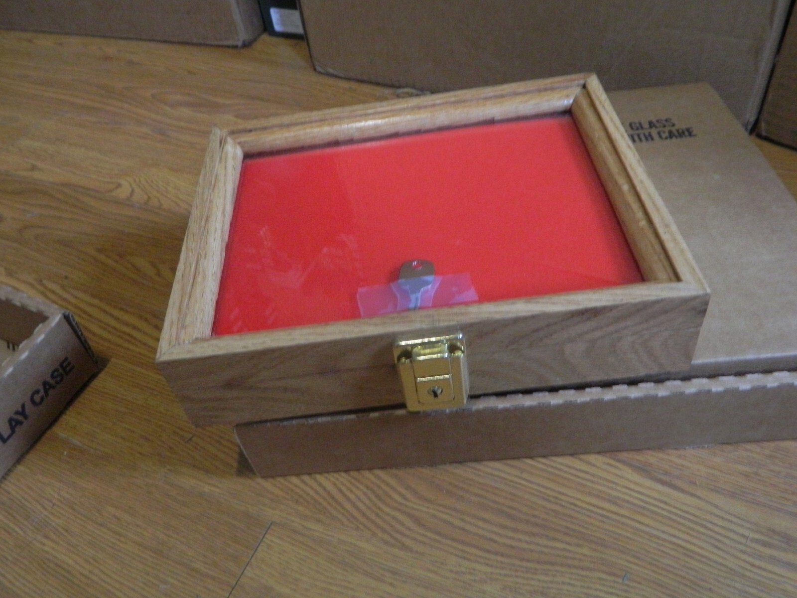 OAK DISPLAY CASE 7.75″ x 9.50 ” x 2.25″ RED LINER BRASS LOCK HINGE’S MADE IN USA